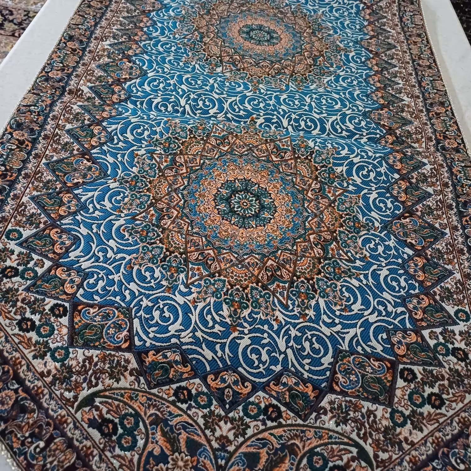 سرویس پنج تکه وصال رنگ سبز  ابی شامل رومیزی یک در یک یک عددرانر وسه تکه جلو مبلی 