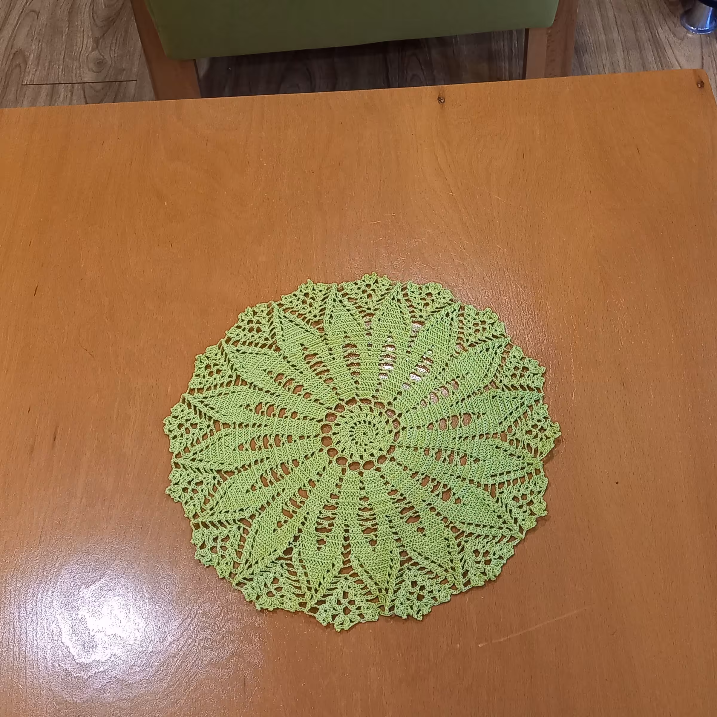 رومیزی-قلاب بافی طرح گل آفتابگردان