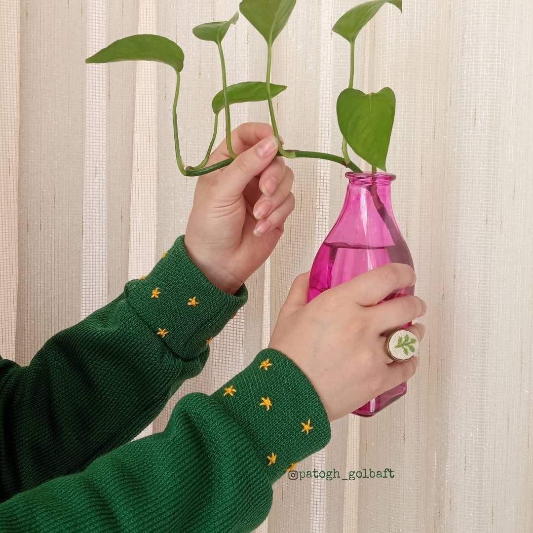 ساق دست بافت گلدوزی شده با دست طرح مینیمال
