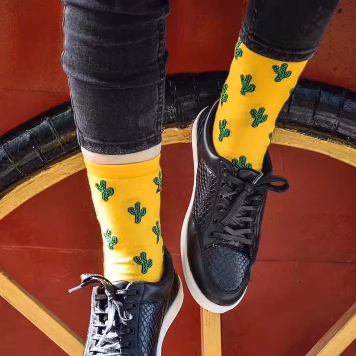 جوراب ساقدار کاکتوسی زمینه زرد اسپرت فری سایز