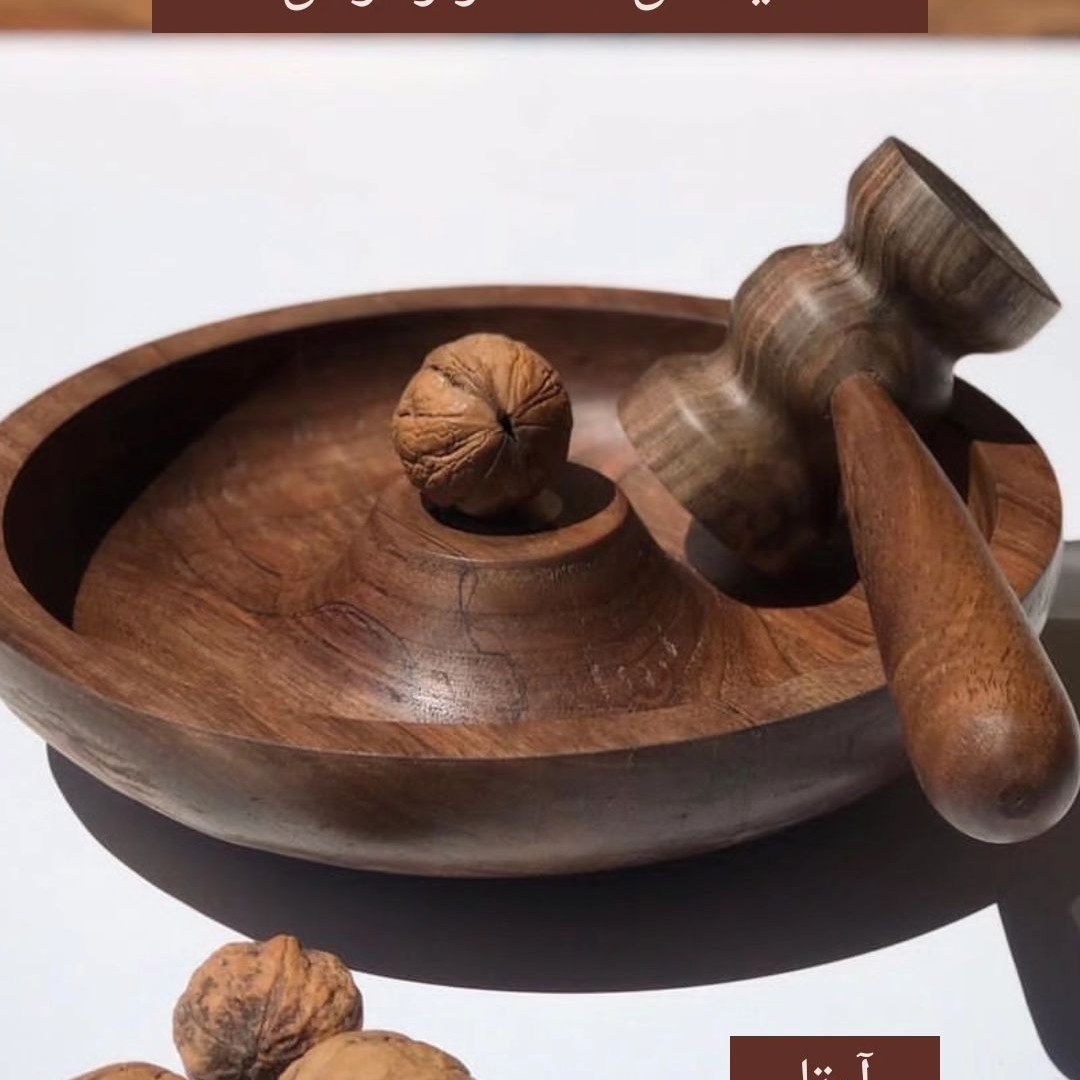 ظرف گردو شکن با چکش