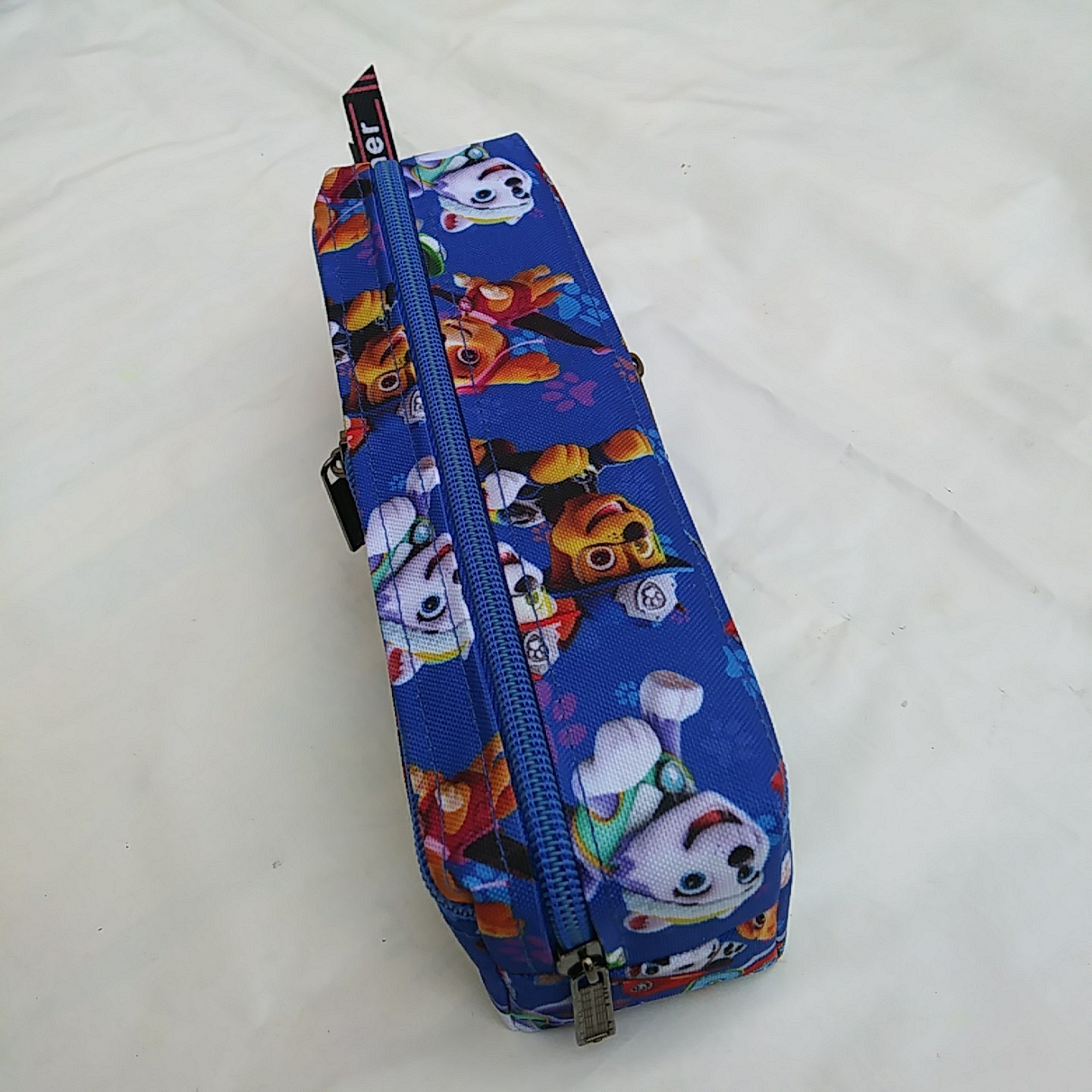 جامدادی سه زیپ OWNER  طرح سگ نگهبان  مورد علاقه دانش آموزان گرامی ِجادار وبادوام.
تهیه شده با