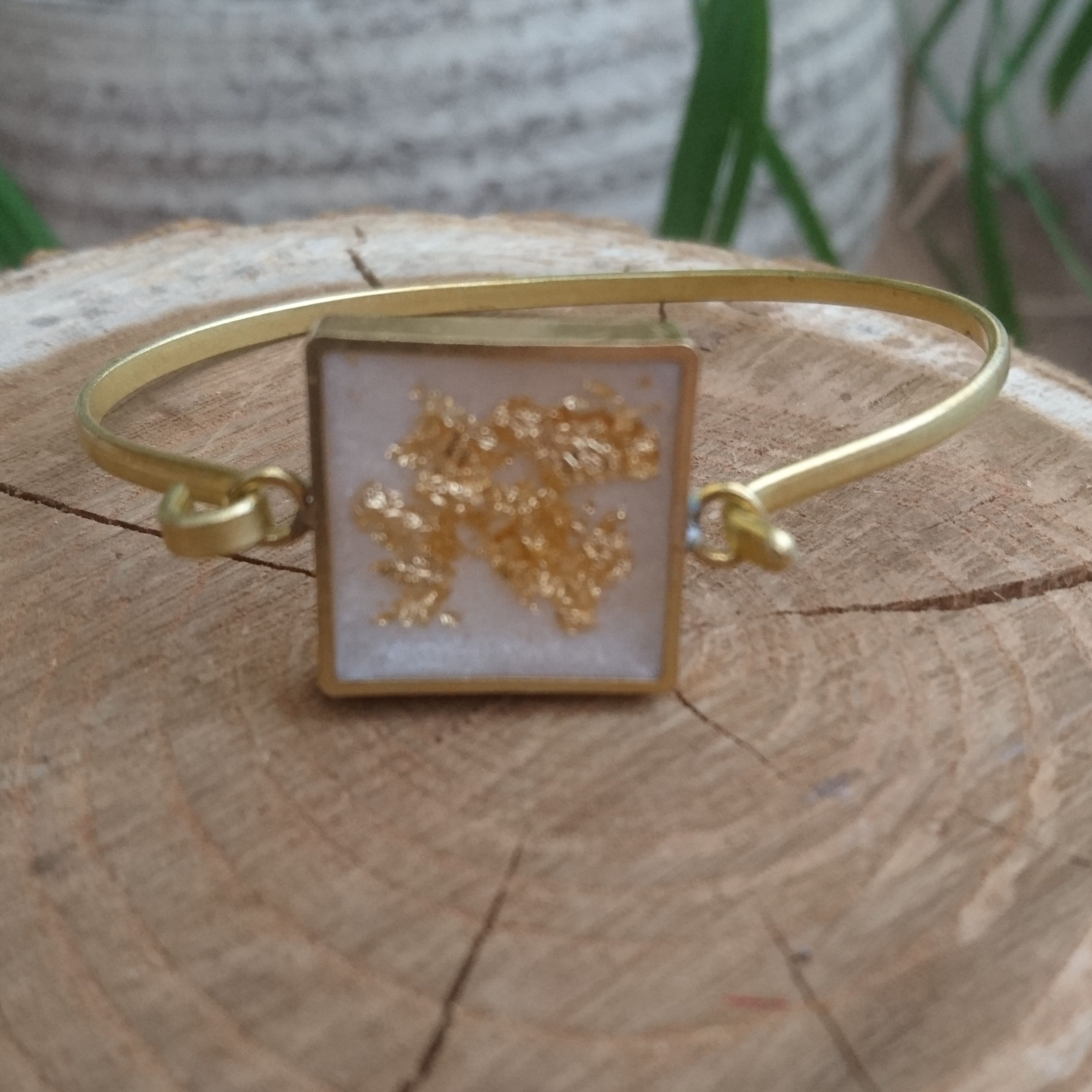 دستبند رزینی مربع طلایی