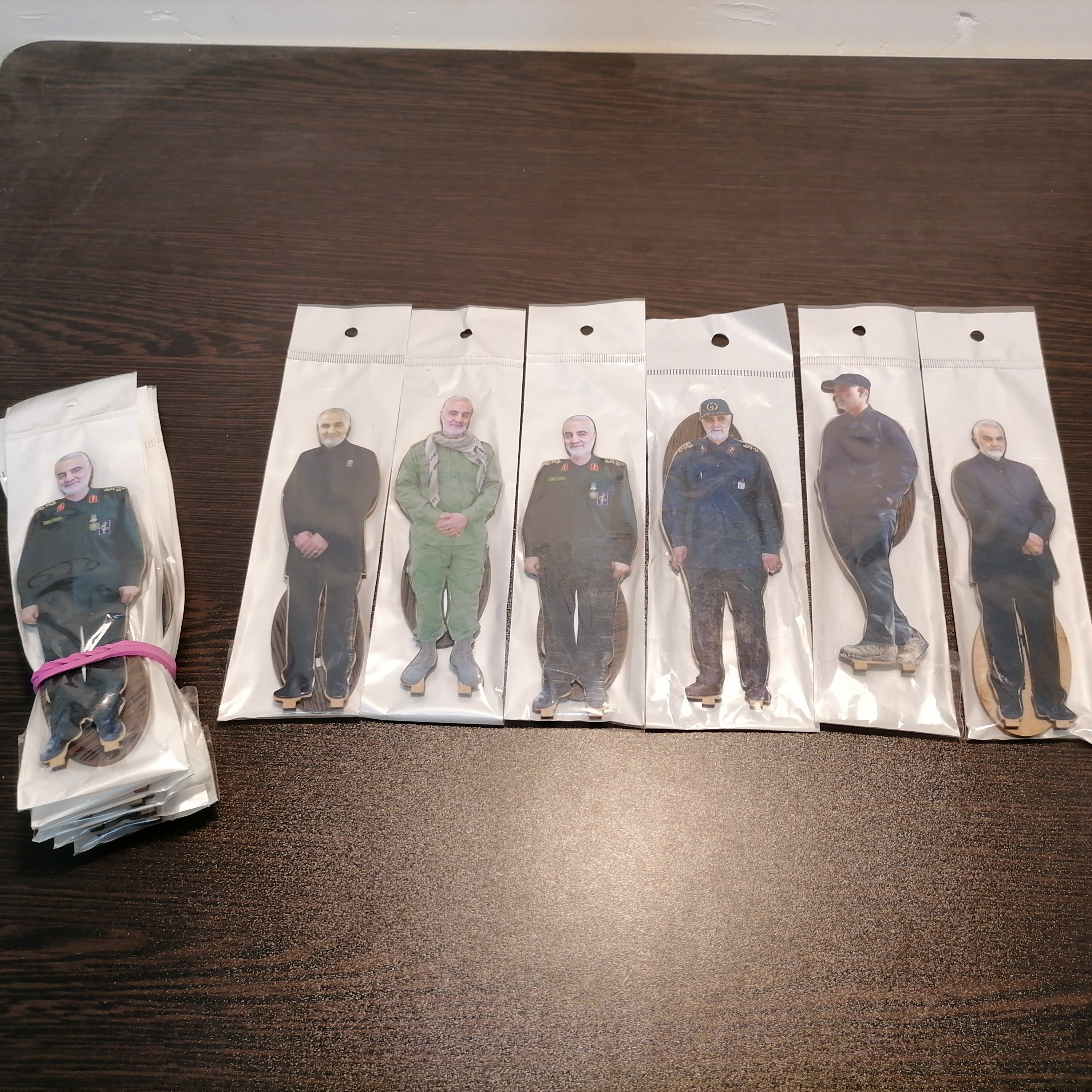 استند رومیزی حاج قاسم سلیمانی سایز کوچک