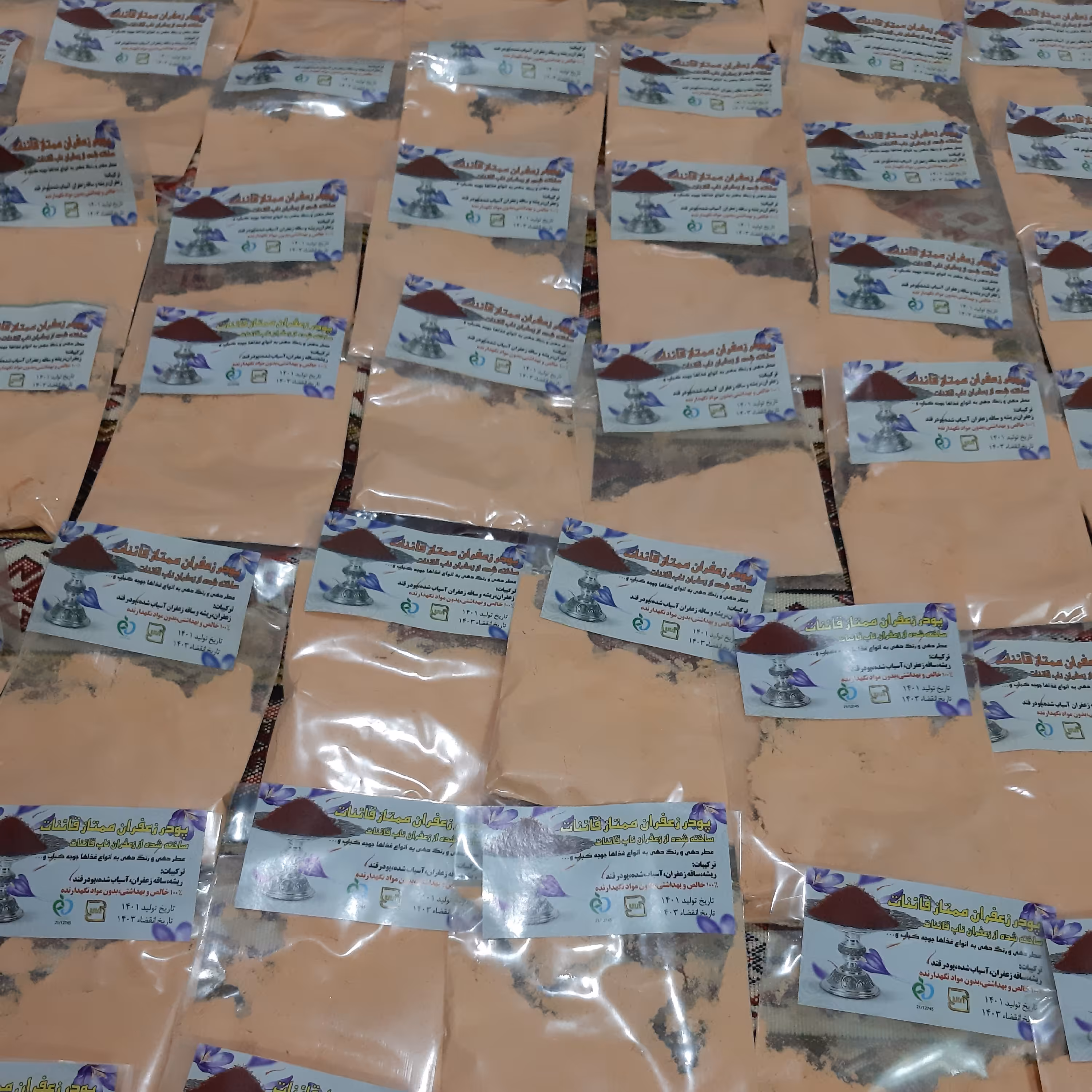 30  عدد   پودر زعفران  22 گرمی گرمی .عطر و رنگ عالی 