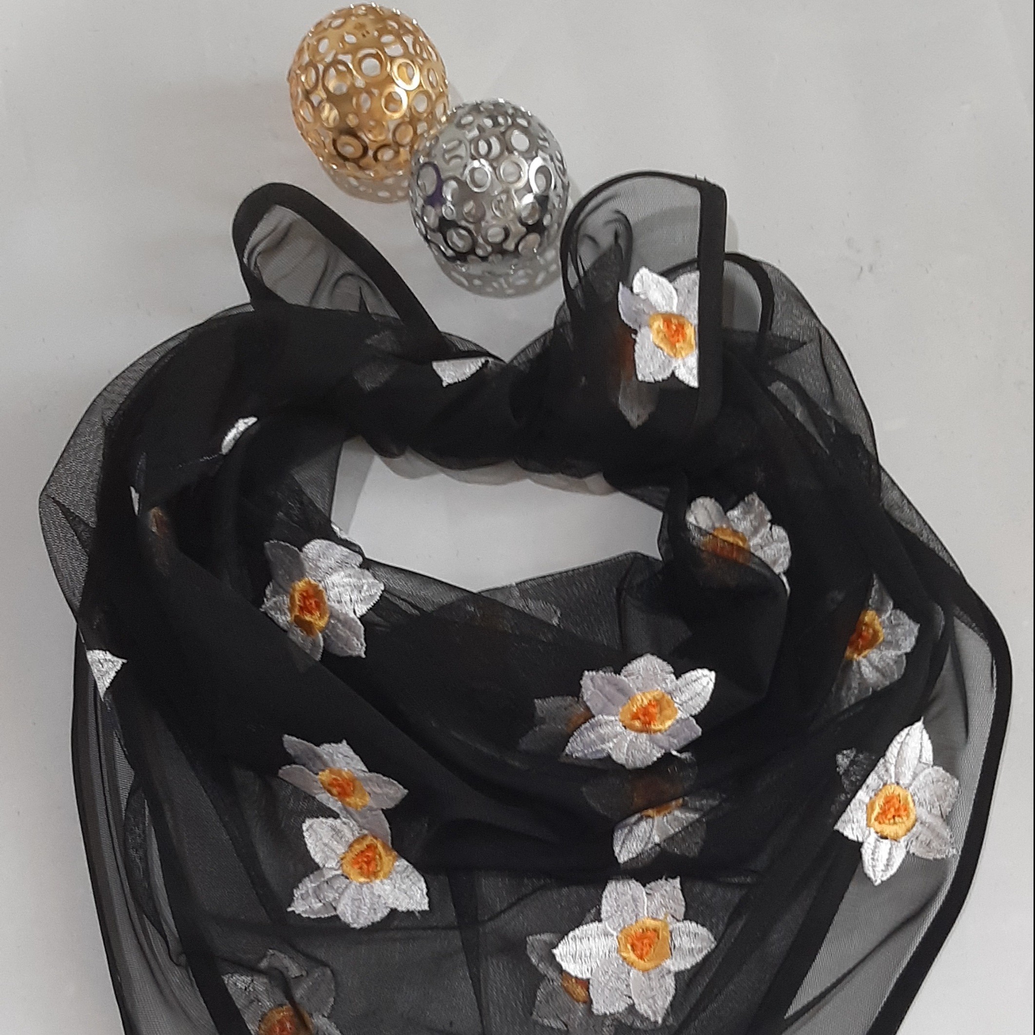 مینی اسکارف تور گل نرگس