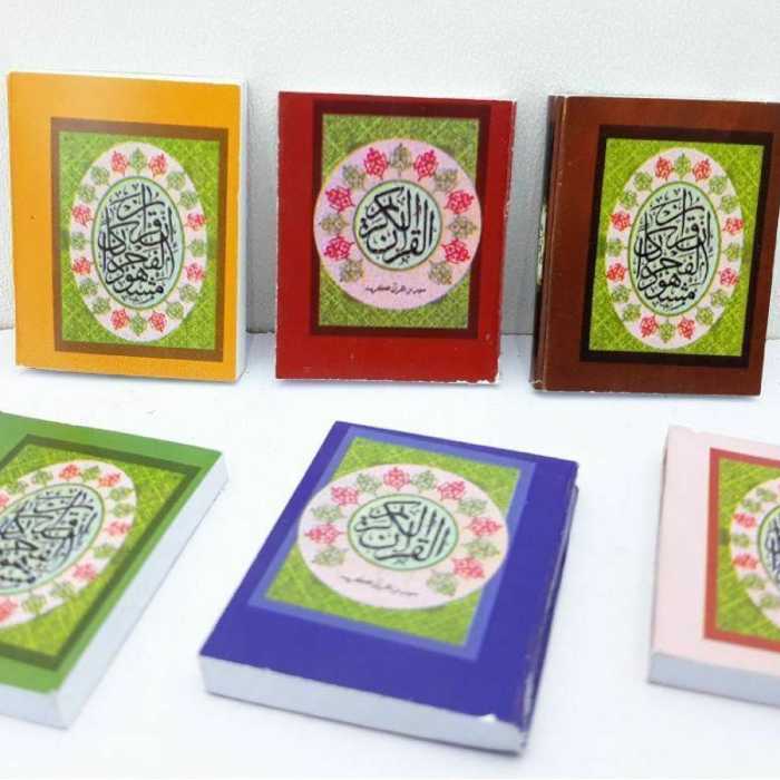قرآن کوچک جیبی رنگ متنوع ابعاد 2.5 در 3 سانت شامل 40 صفحه از جزء اول(ارسال پس کرایه)