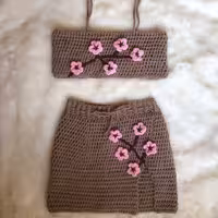 تاپ و دامن زنانه دستبافت کاموا درجه یک ترک با رنگبندی دلخواه گلدوزی شده