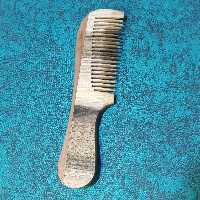 شانه دسته دار  چوبی دندانه ریز ساخته شده از چوب گردو 