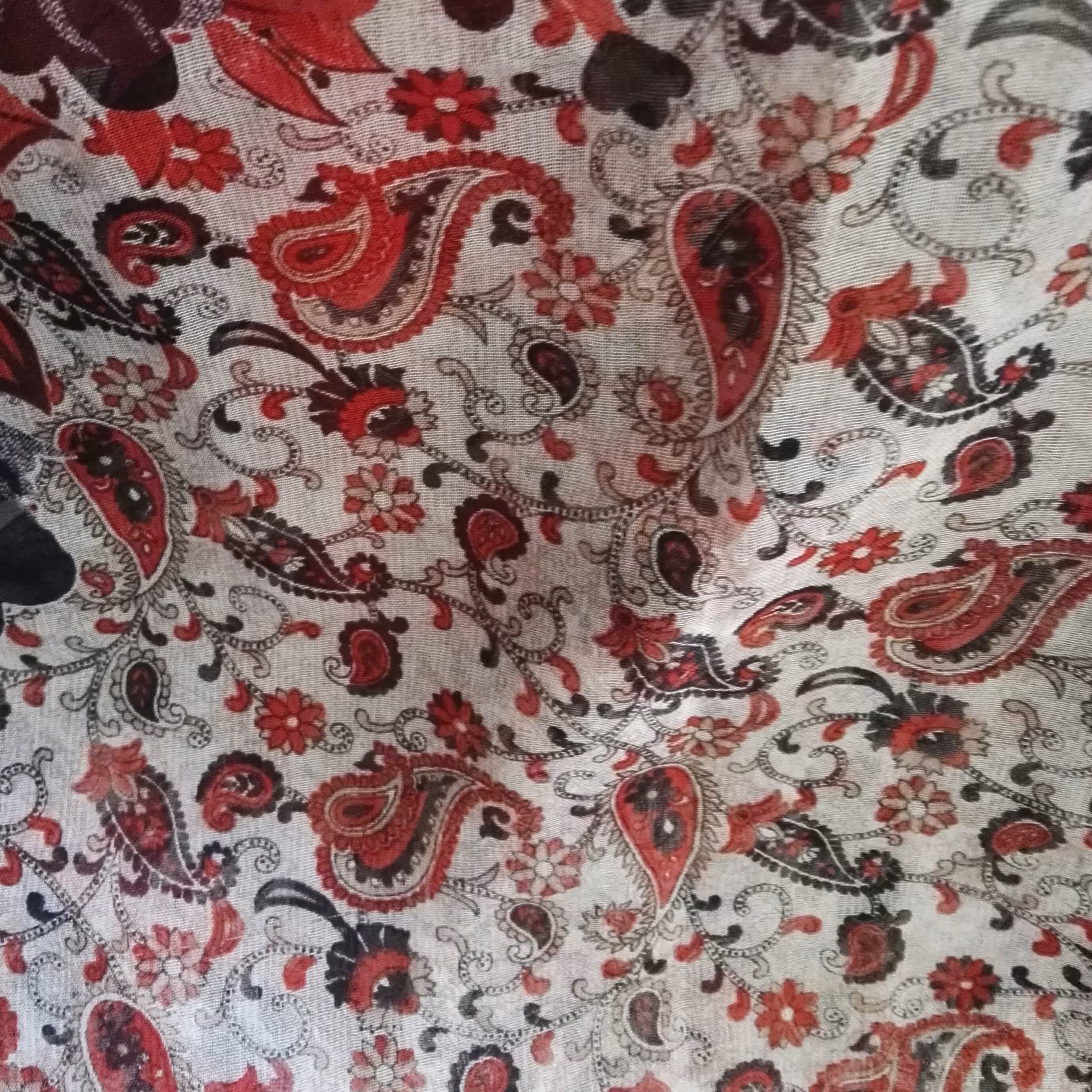 حریرژرژت گلداررنگی قرمزمشکی✔🌹
باقیمانده 150سانت با عرض 1متر👚
 ( عدم موجودی)