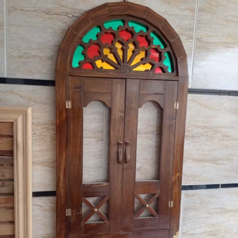 پنجره چوبی سنتی طرح قواره بری