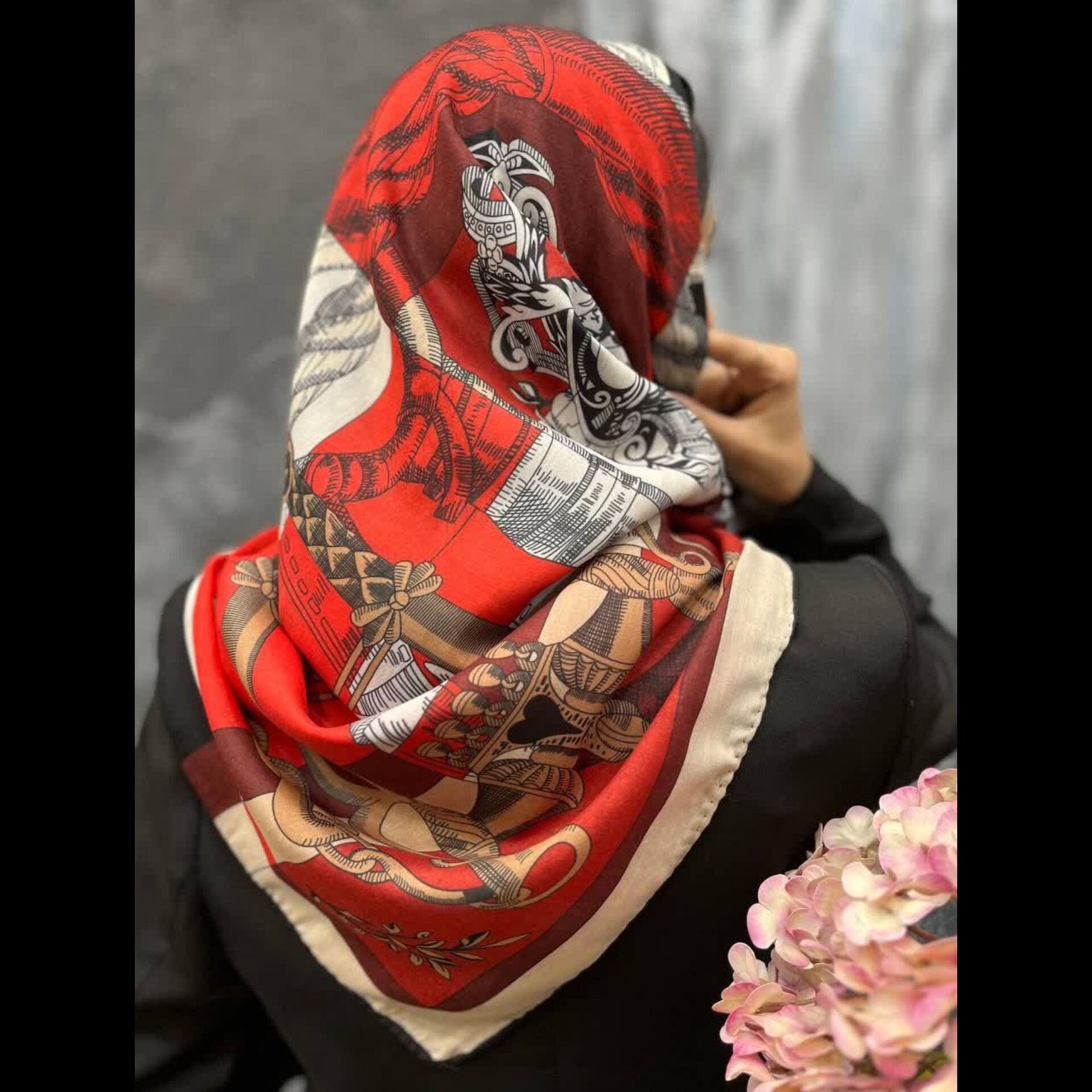روسری قرمز سفید زرشکی کرم نخ و خنک دور دوخت قواره 120 یلدایی