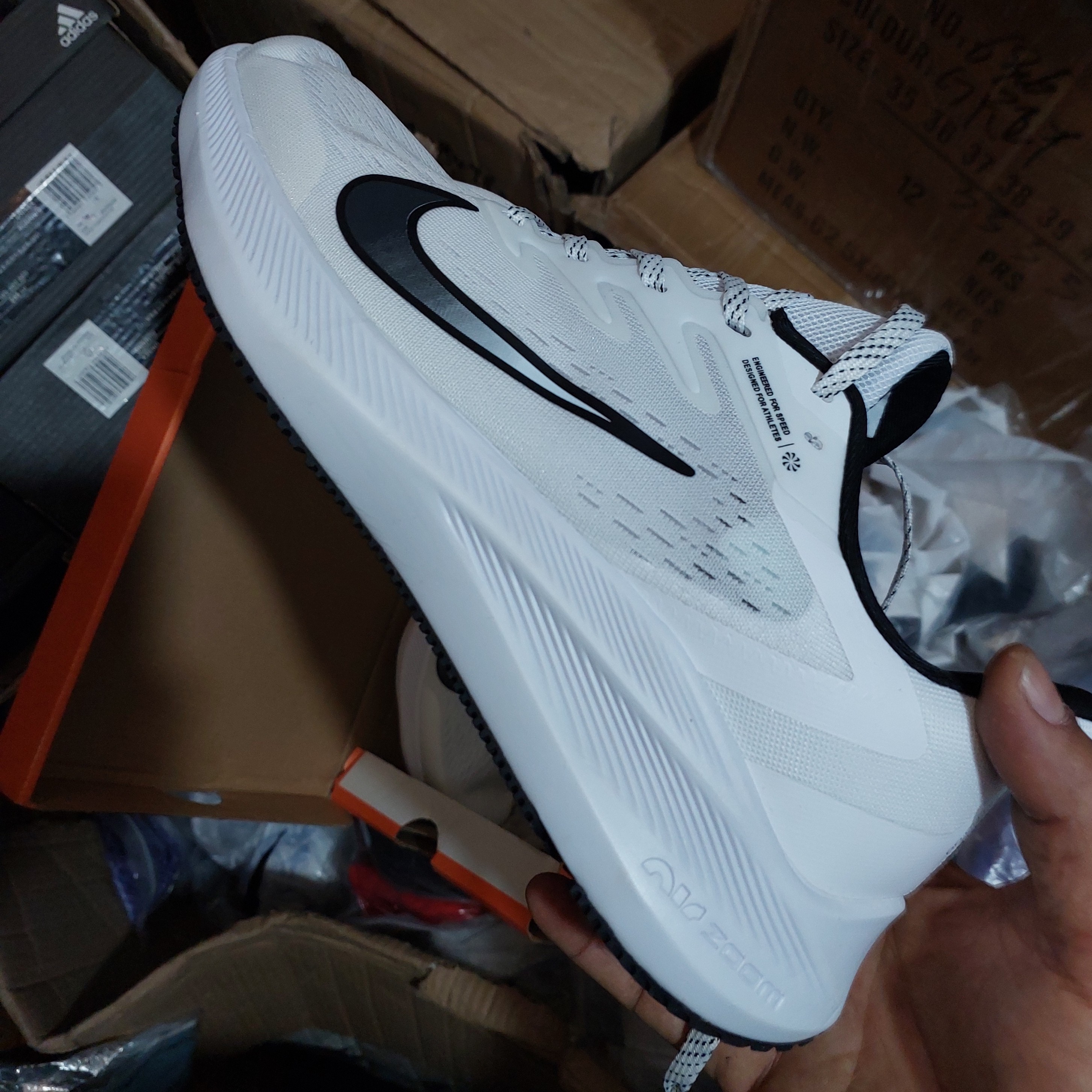 کفش رانینگ و پیاده روی نایک ایر زوم مستر کوالیتی ویتنامی رنگ سفید nike air zoom vinfoوینفلو