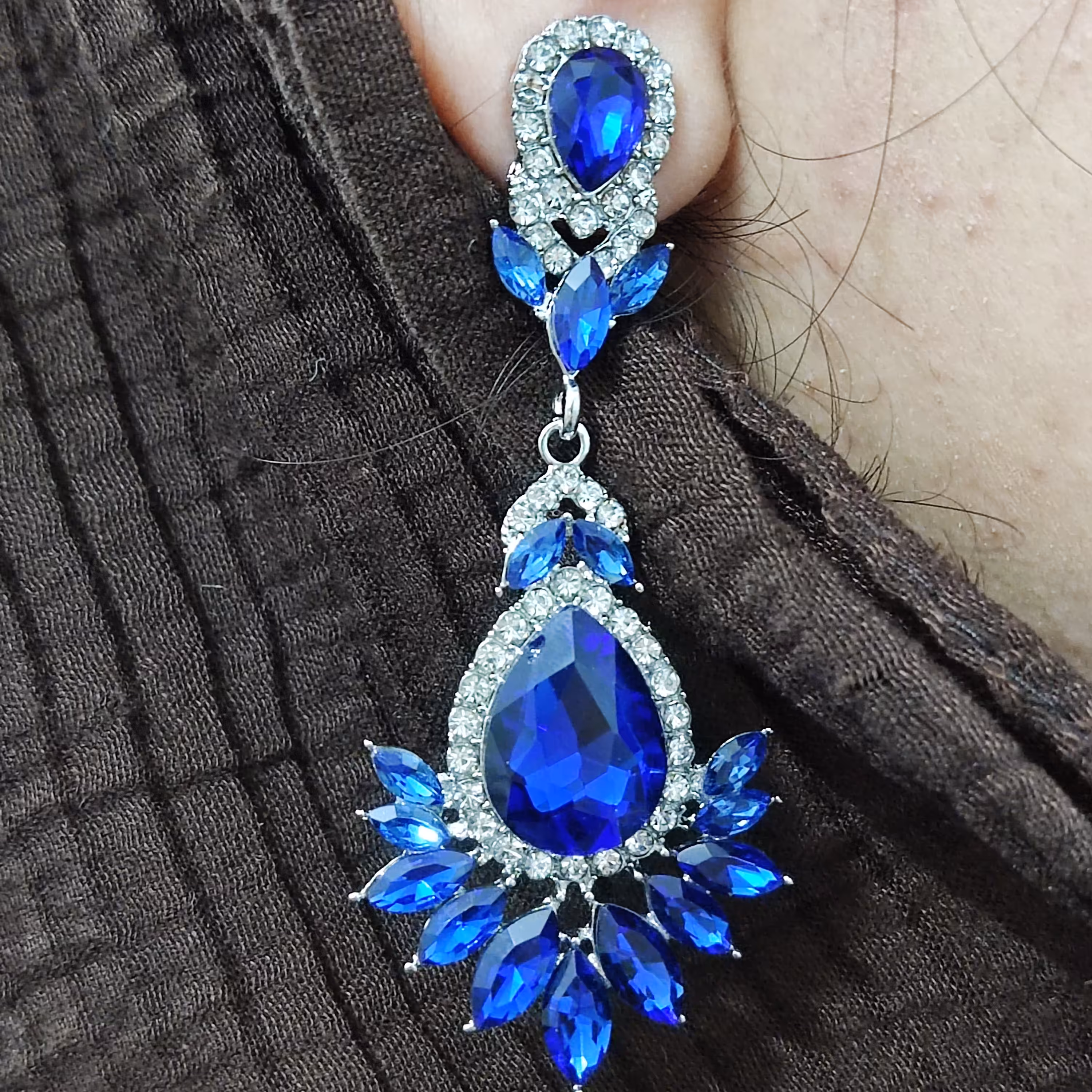 گوشواره مجلسی نگین آبی پرنگین رنگ ثابت