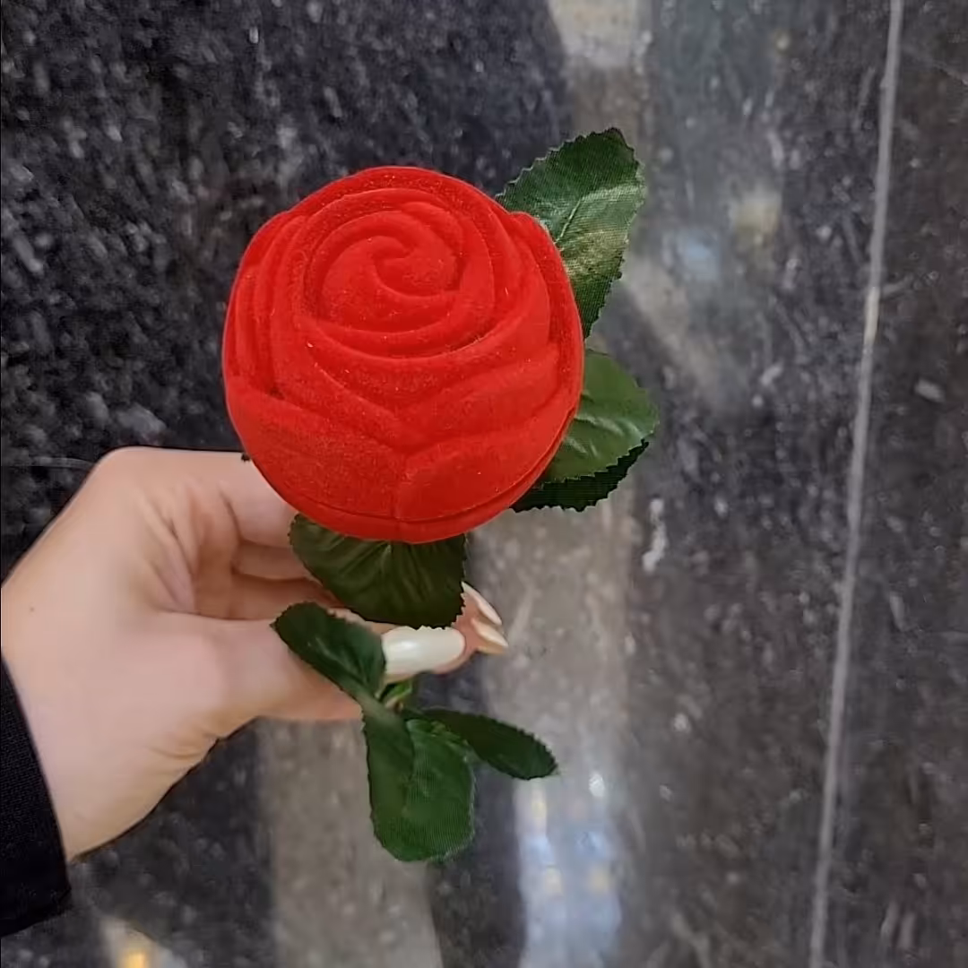 جعبه طلا و جواهر انگشتر شاخه گل رز سایز بزرگ