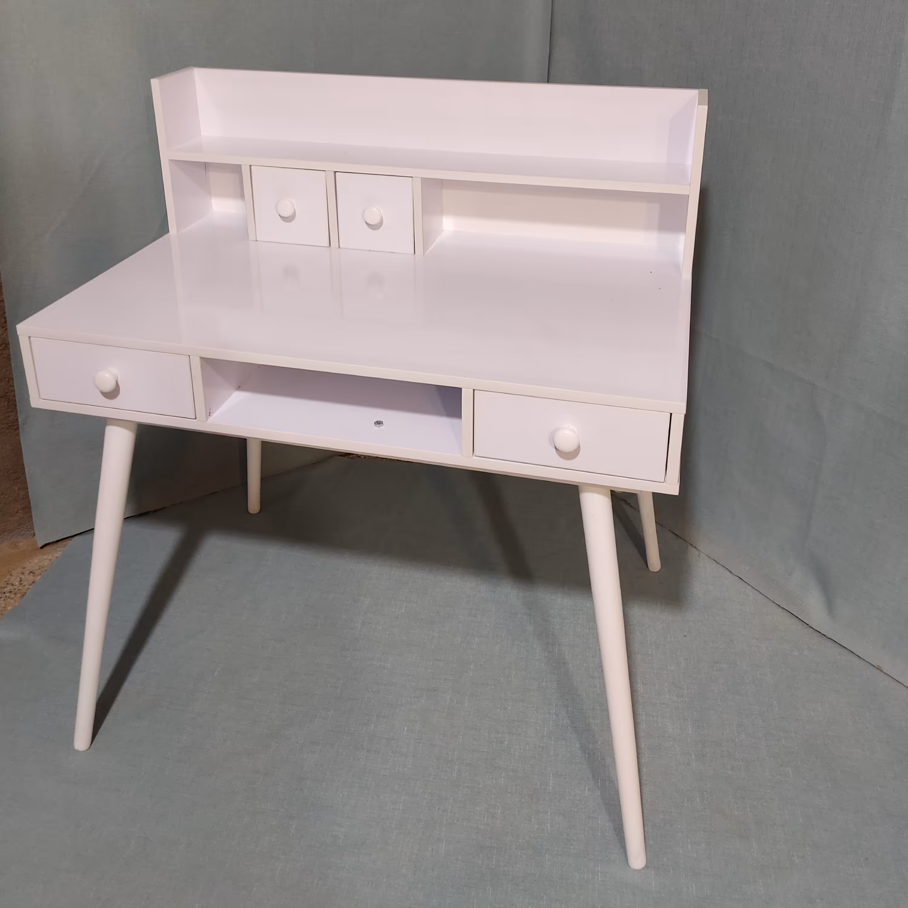 میزتحریر مدرن پایه مخروطی کد 40111