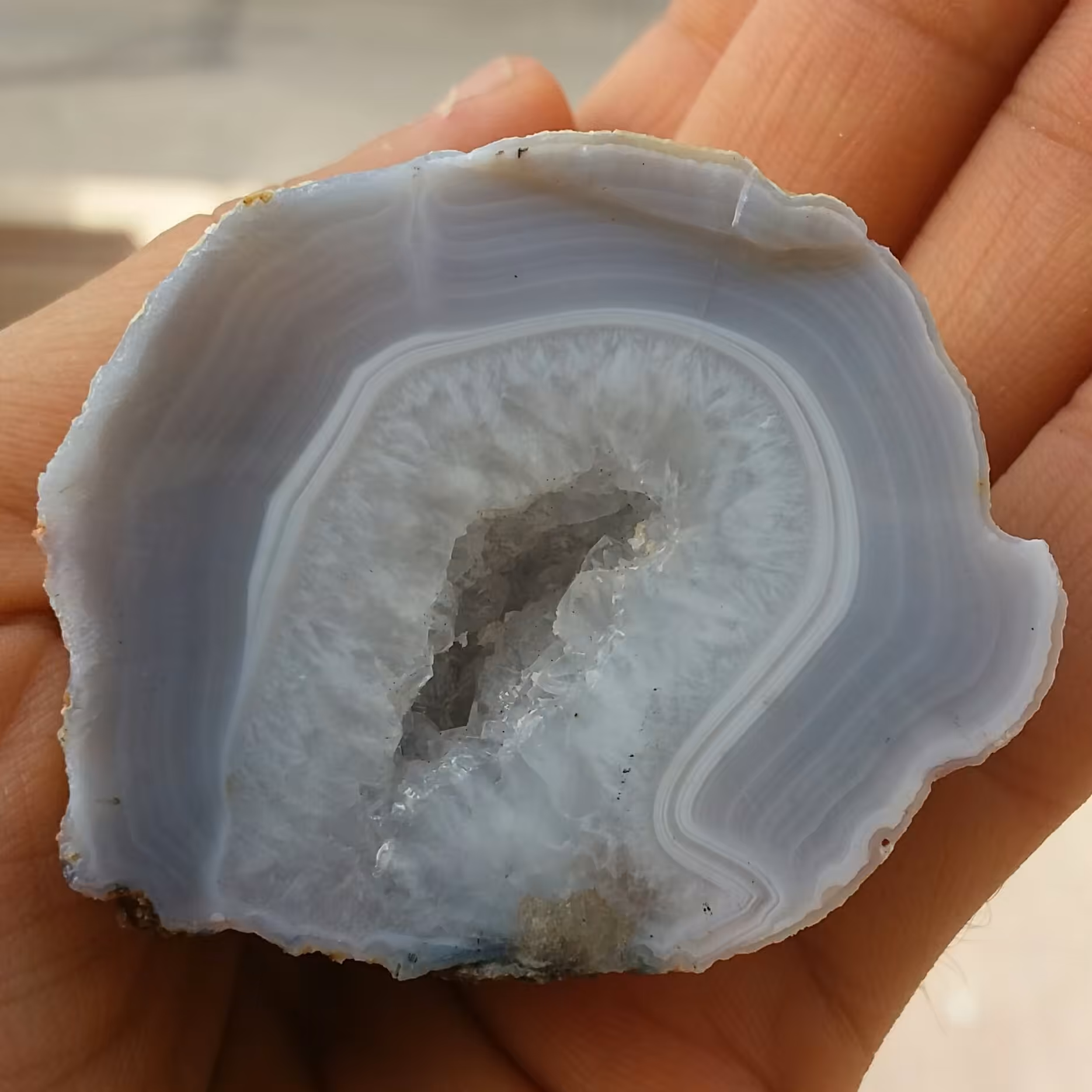 اسلایس سنگ راف عقیق سلیمانی 3 بعدی ژئود دار توخالی پر بلور بی نظیییر محشر 100 در صد طبیعی شااااهکار خلقت دیدنی