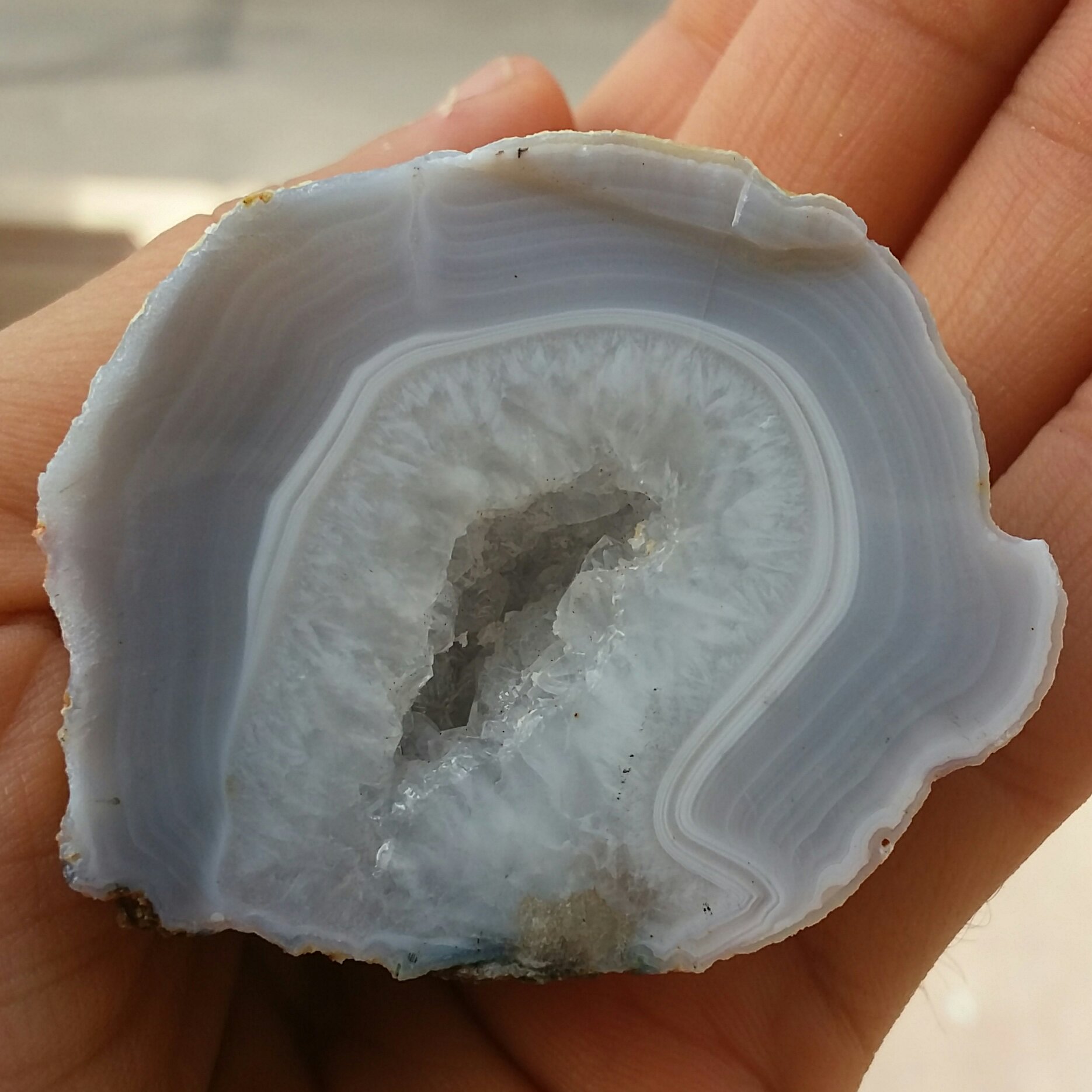 اسلایس سنگ راف عقیق سلیمانی 3 بعدی ژئود دار توخالی پر بلور بی نظیییر محشر 100 در صد طبیعی شااااهکار خلقت دیدنی