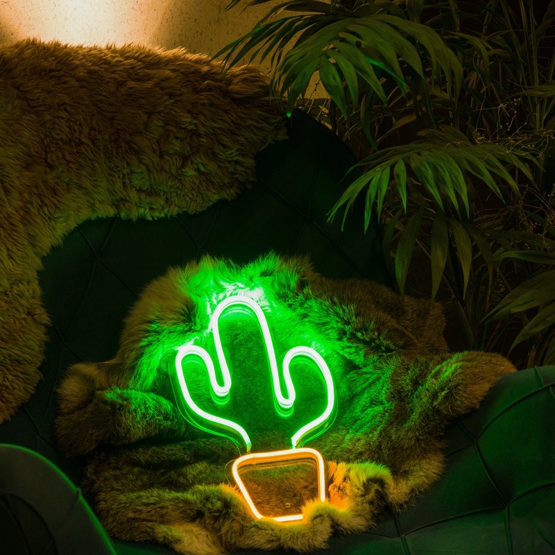 چراغ نئونی دیواری طرح کاکتوس