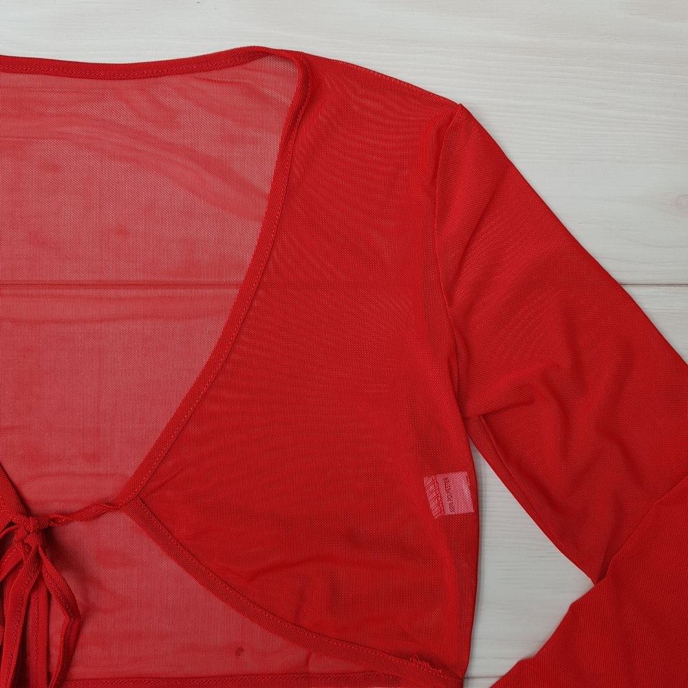 نیم تنه تورکش روی لباس قرمز