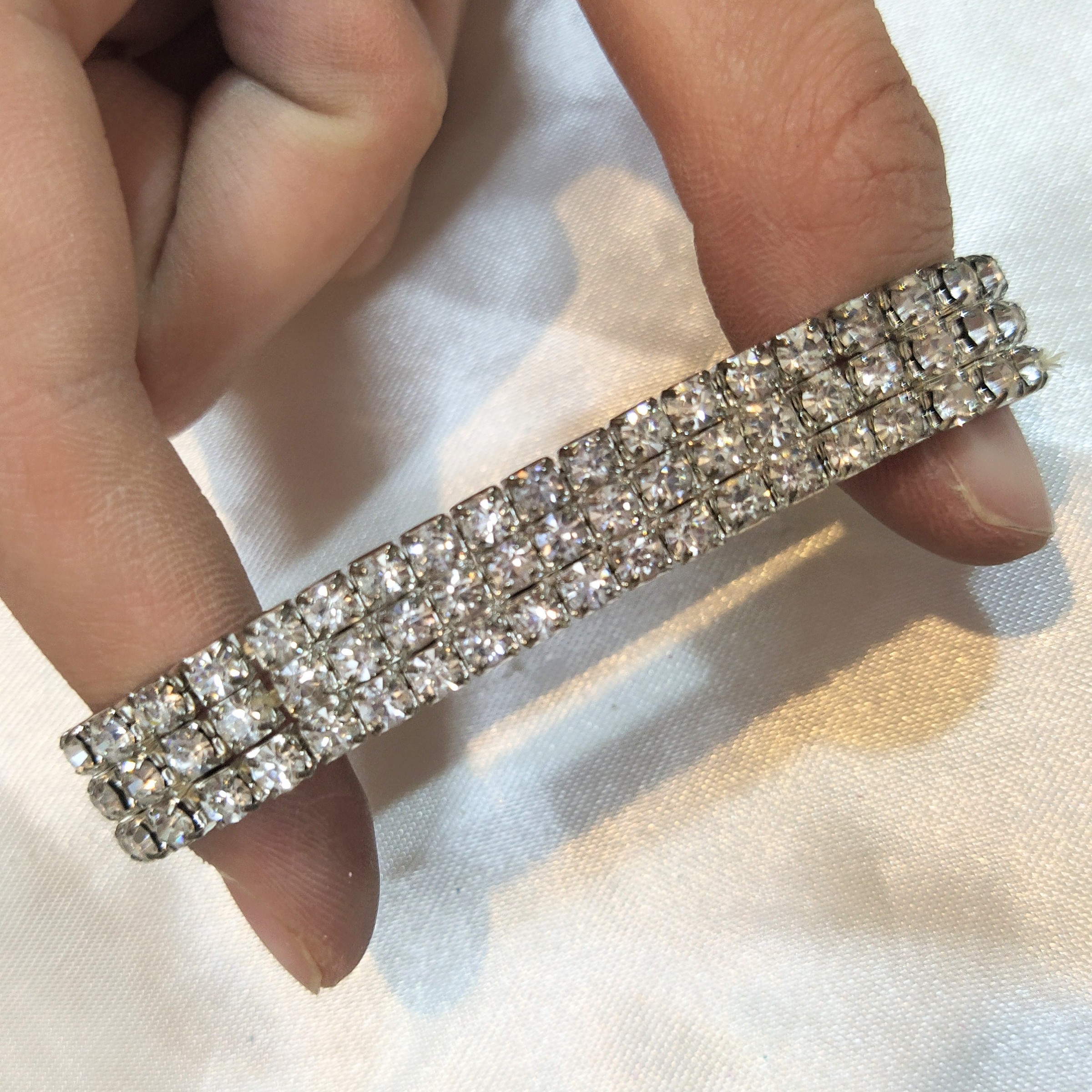 دستبند کشی سه ردیف نگین فری سایز 