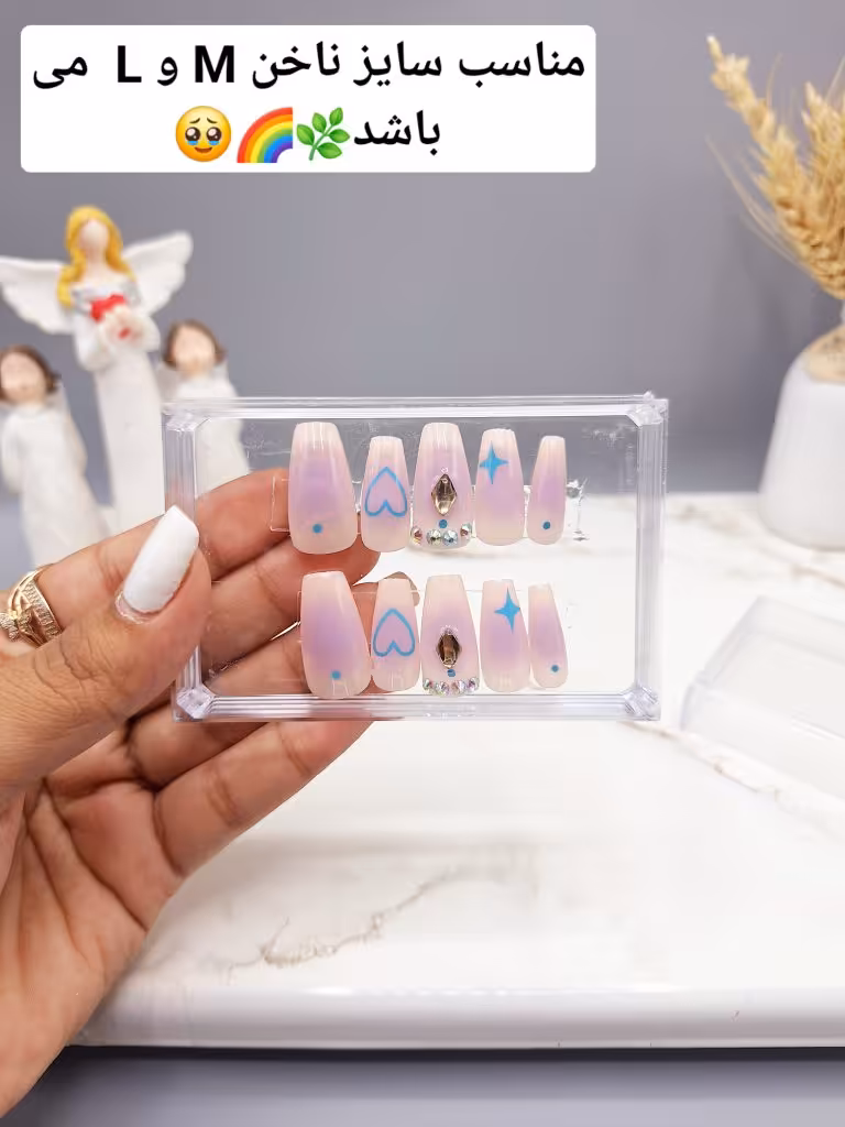 ناخن مصنوعی وارداتی با ساخت یک لایه ژل طرح ستاره و قلب نگین دار رنگ یاسی و کرم (به همراه پک اختصاصی)