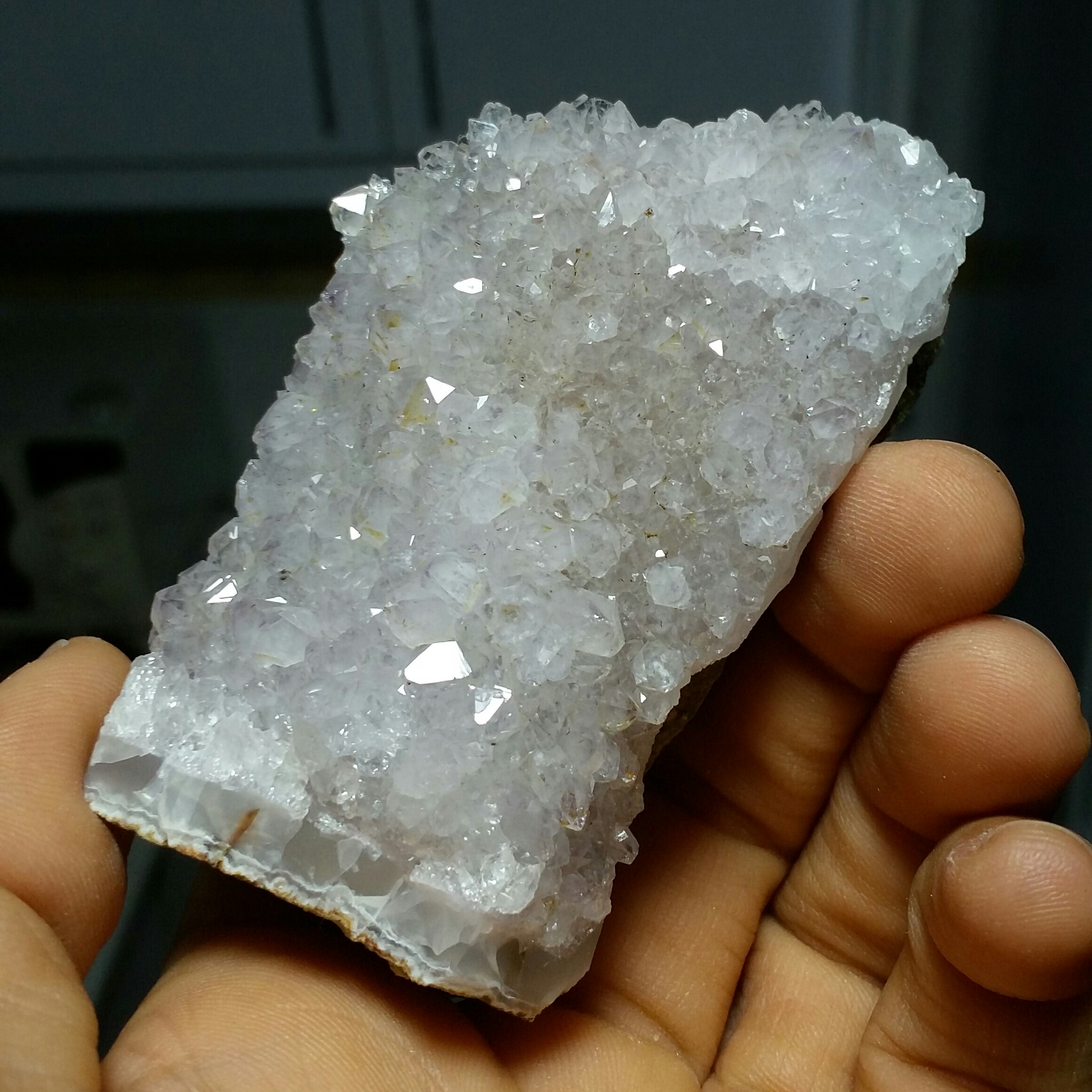 سنگ راف آمتیس آمیتیست آماتیس آمیتیس امتیس پر بلور  با تلالوئی بی نظیرکلکسیونی کد 11485