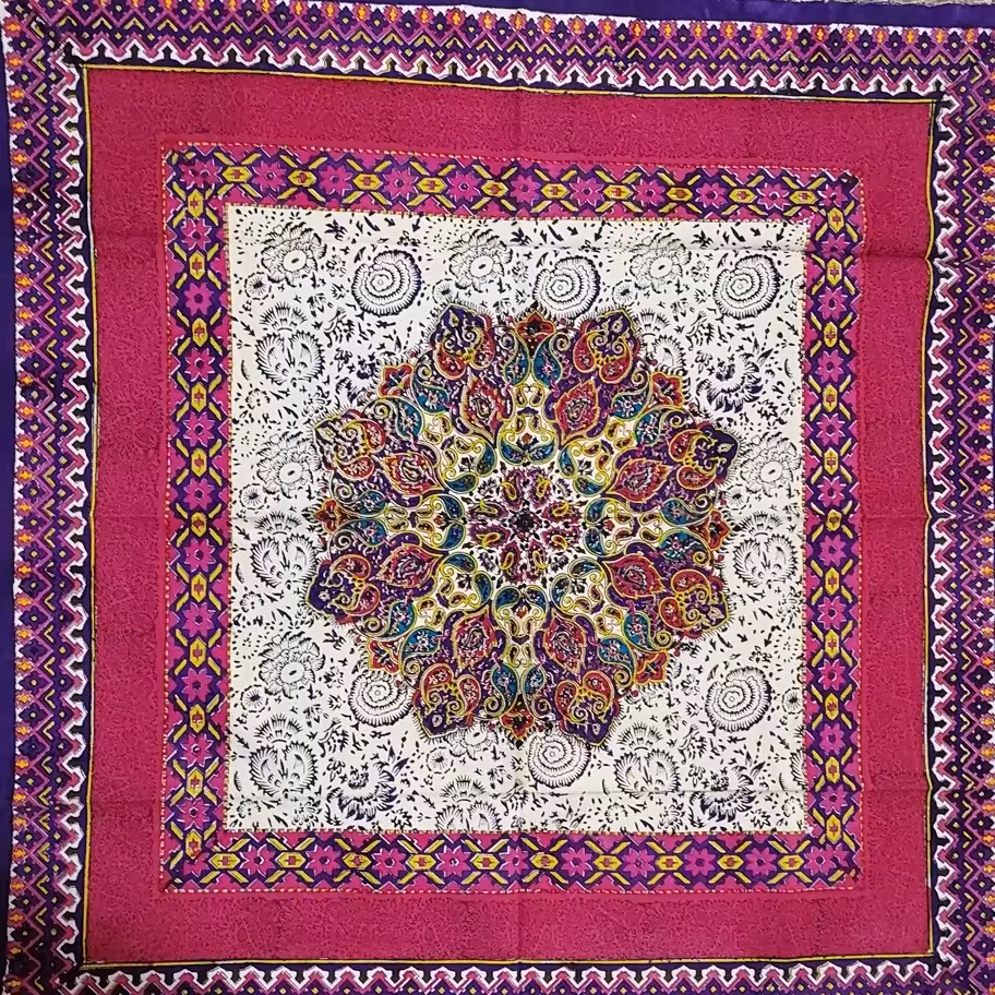 رومیزی قلمکارصادراتی ترنج سایز100در100،پارچه پنبه کتان،بدون ابرفت وتغییررنگ