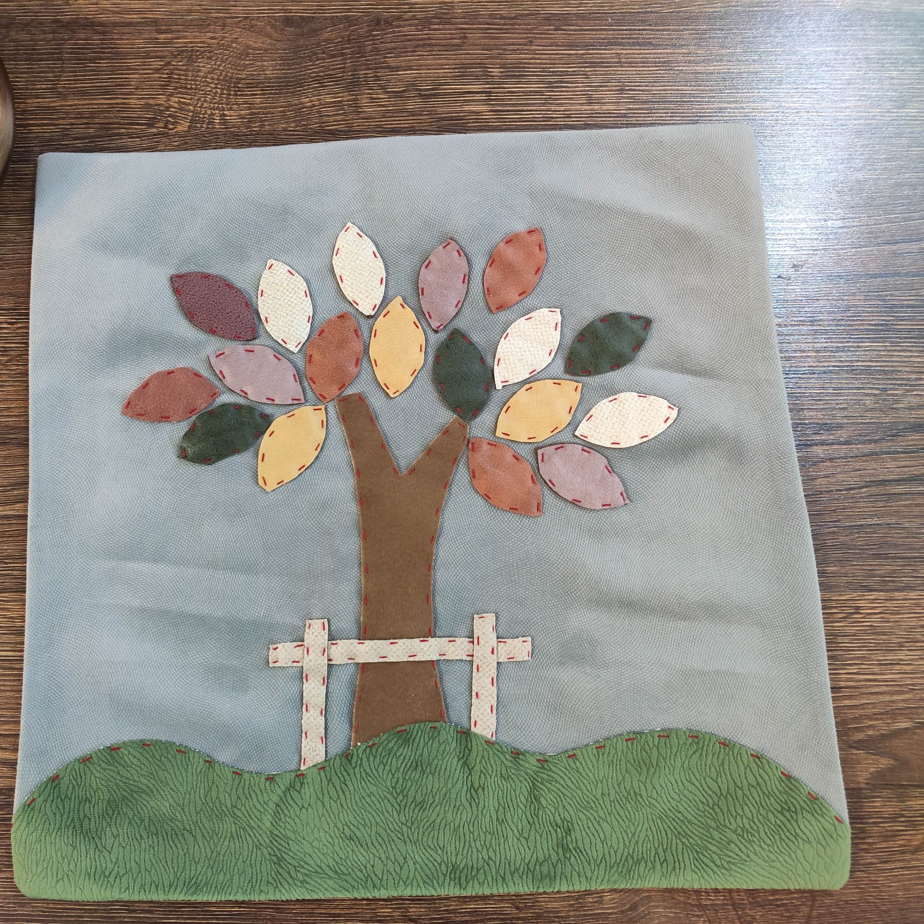 رومیزی طرح پاییز رنگ طوسی ، ابعاد 43 در 43، آستر شده، قابل شستشو ، مناسب برای میز عسلی