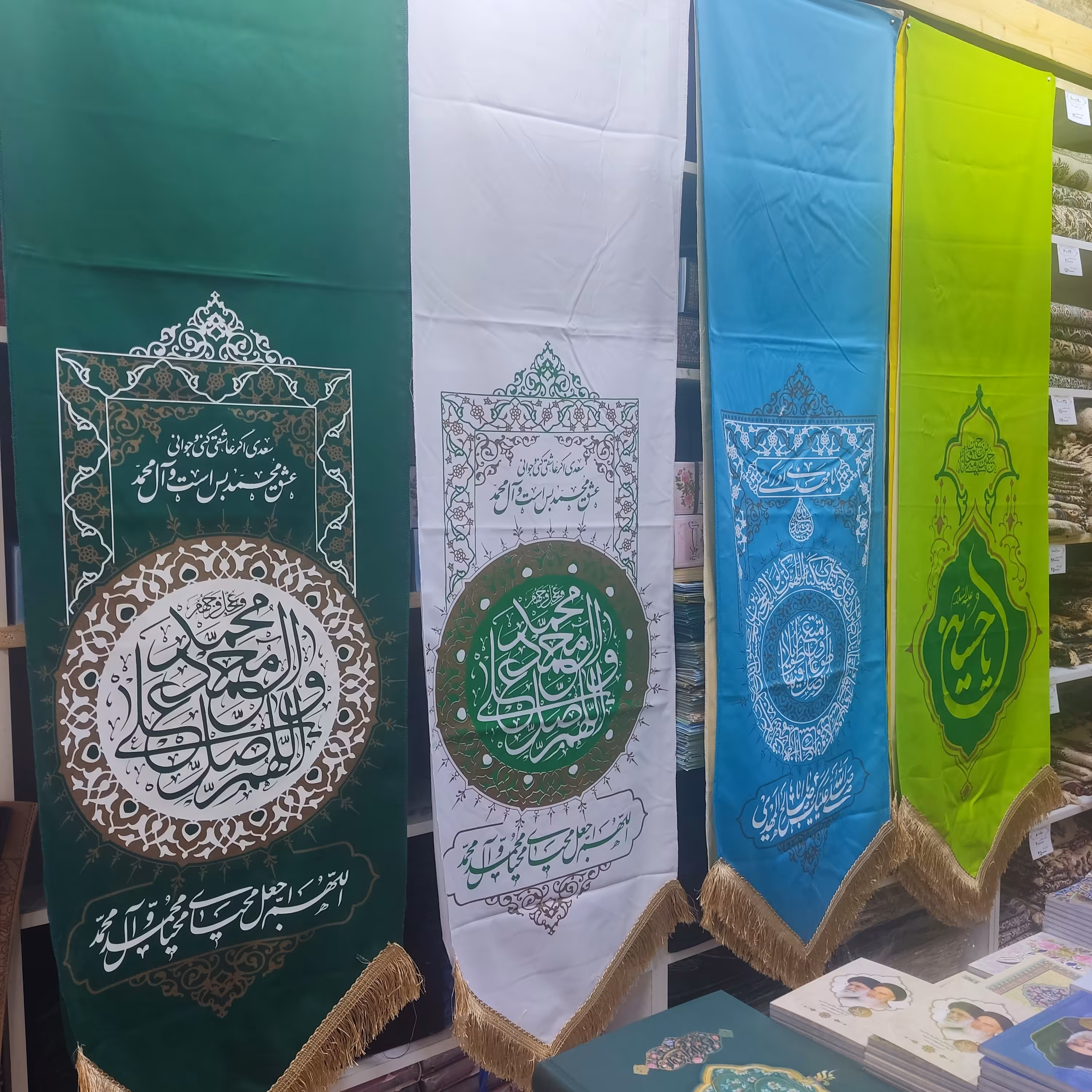 کتیبه عمودی ویژه اعیاد شعبانیه مرکز فرهنگی گل نرگس 