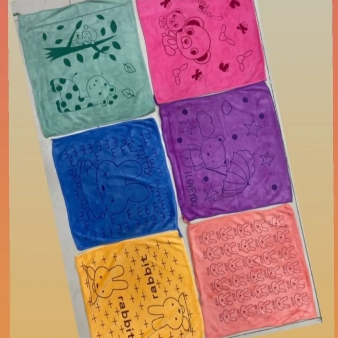 دستمال عروسکی 40در 40بسیار شیک و زیبا 6طرح و رنگ در یک جین که شامل 12عدد هست قیمت برا یک جین 