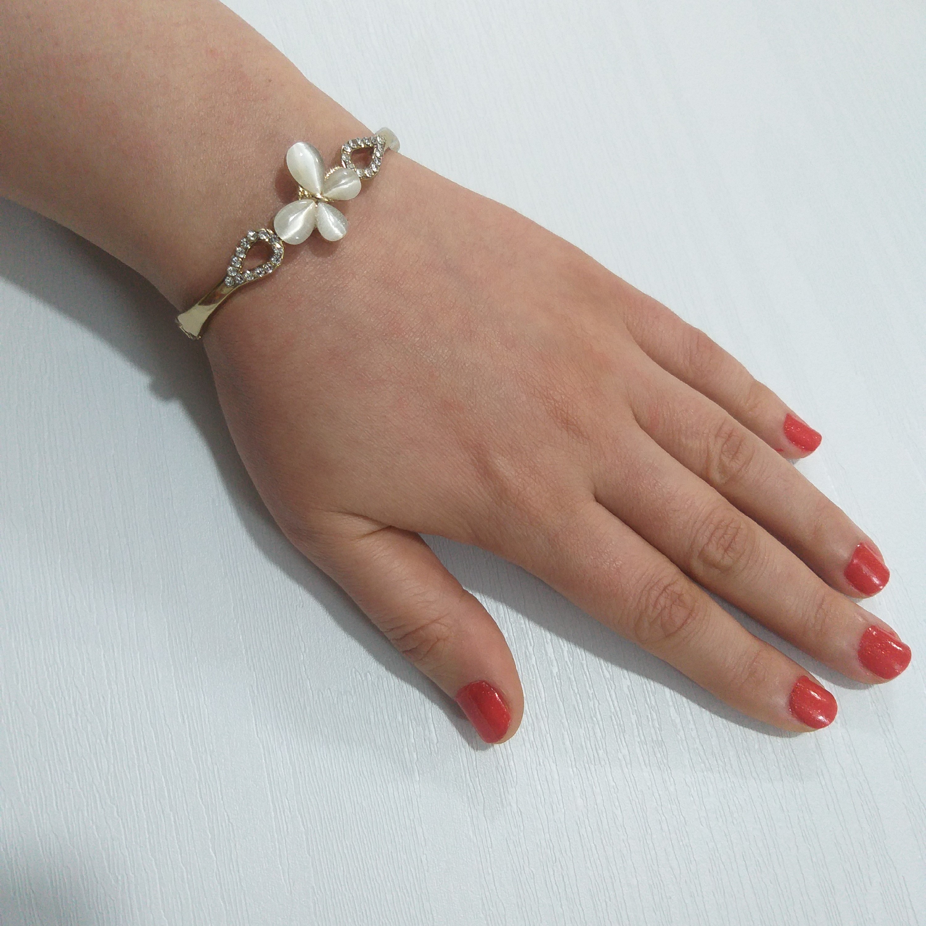 دستبند النگویی طرح پروانه