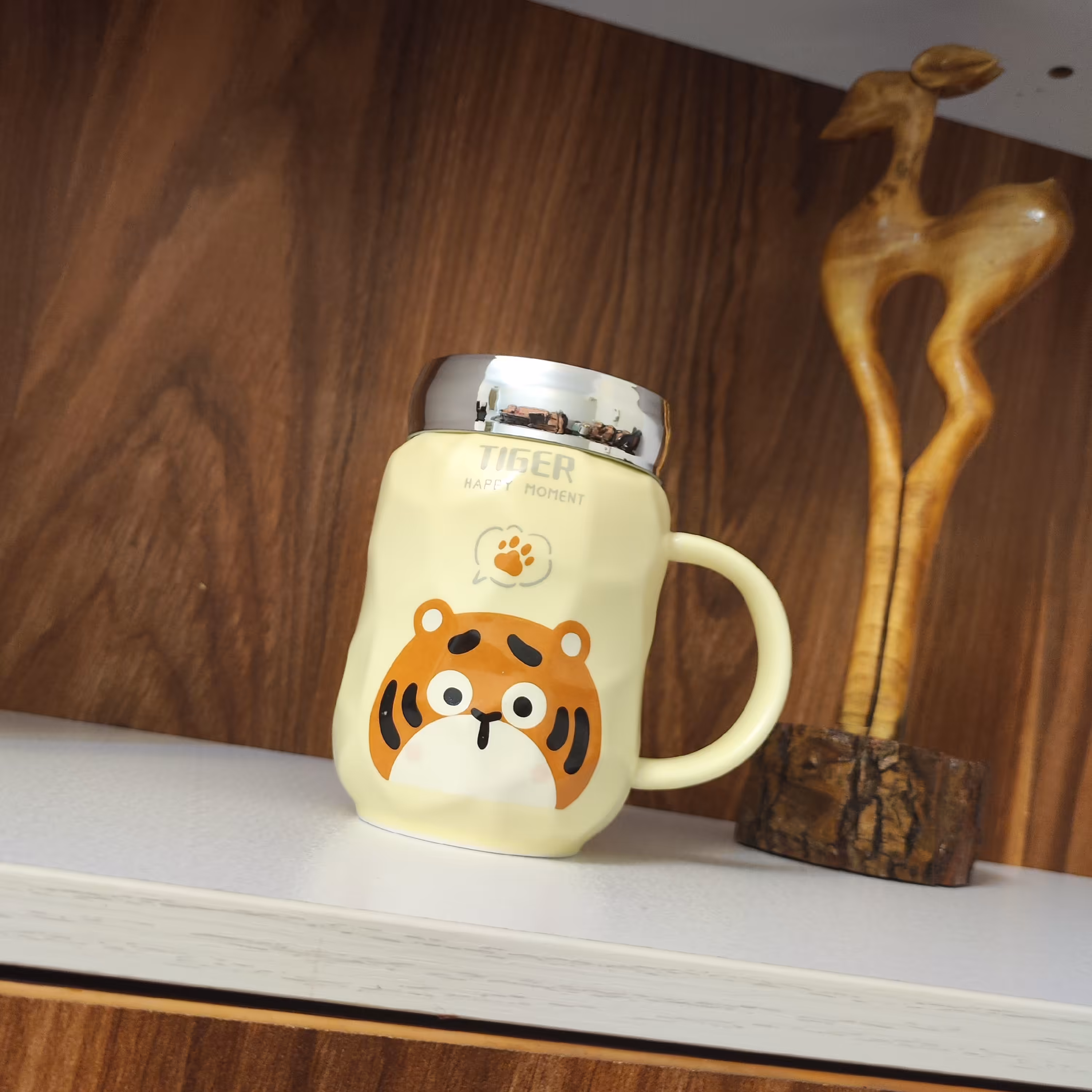 ماگ سرامیکی آینه دار درب دار 
مناسب برای چای و کافی 
بدون نشتی 
 

