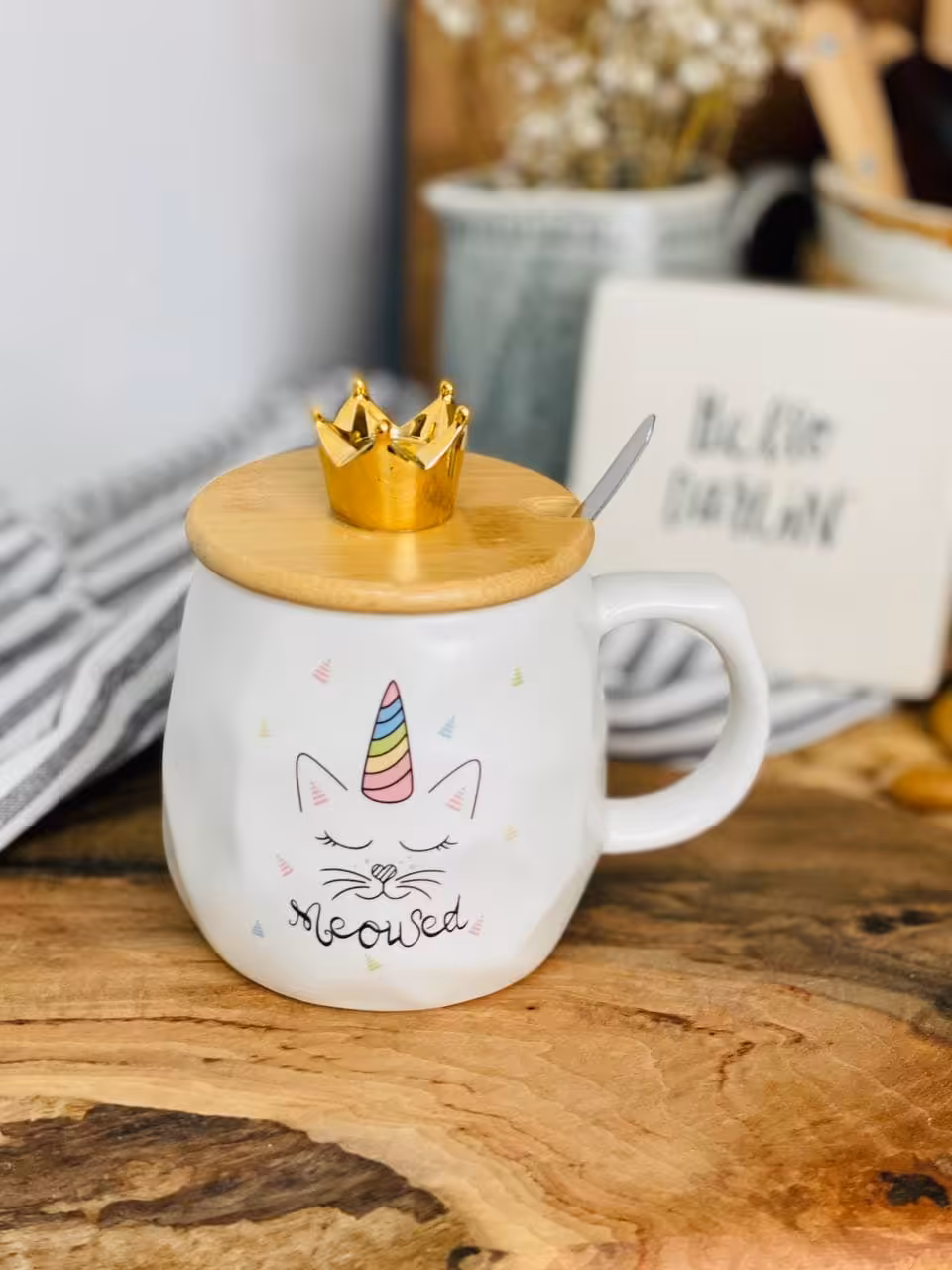 ماگ گربه ملوس تاج طلایی