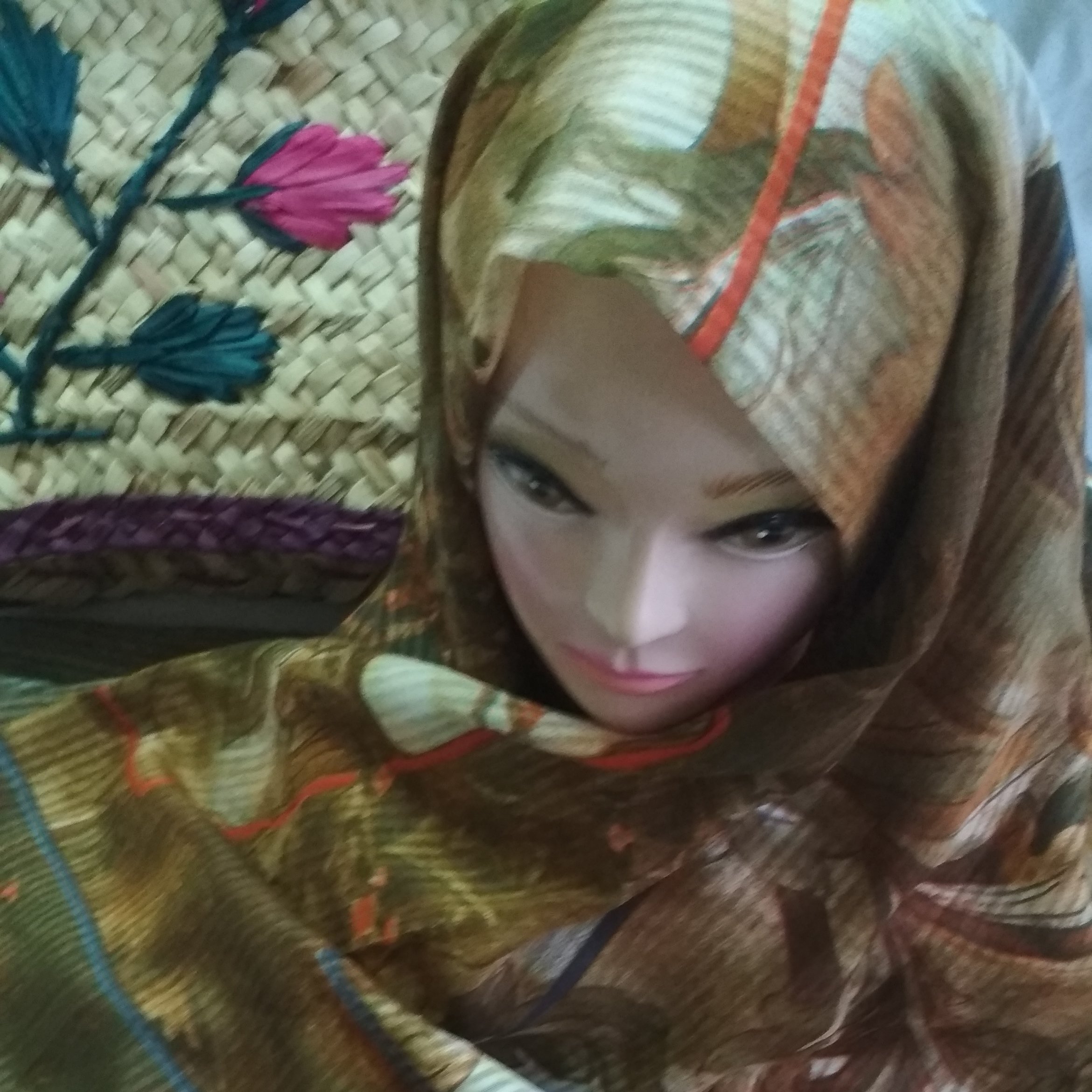 روسری نخی قواره 135 بازاری.قابل ست کردن با سبز .زرد وقهوه ای