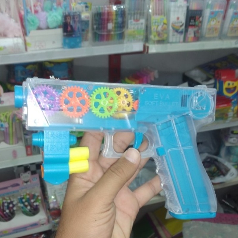 اسباب بازی تفنگ چرخ دنده ای موزیکال و چراغدار ،دارای تیر اسفنجی ،کیفیت بسیار عالی 