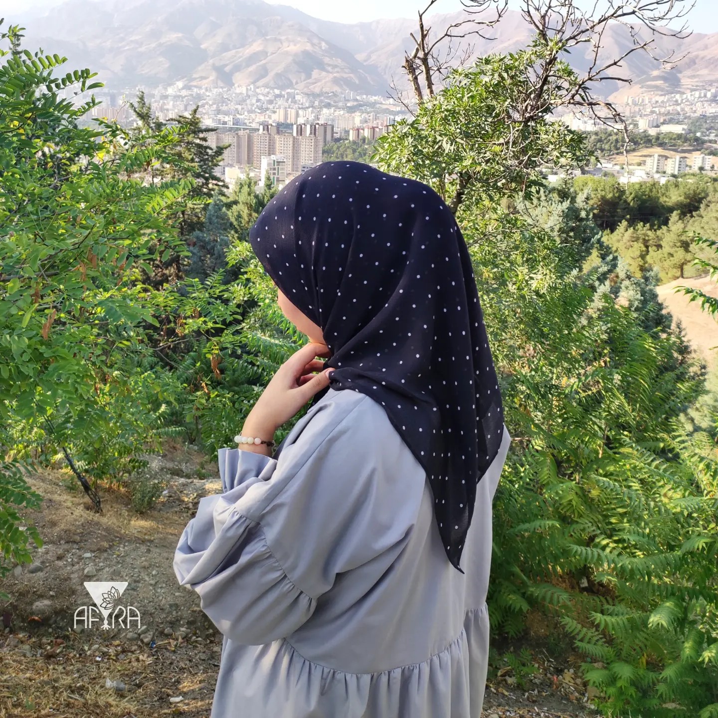 روسری حریر خالخالی زمینه مشکی قابل سفارش در قواره کوتاه و بلند