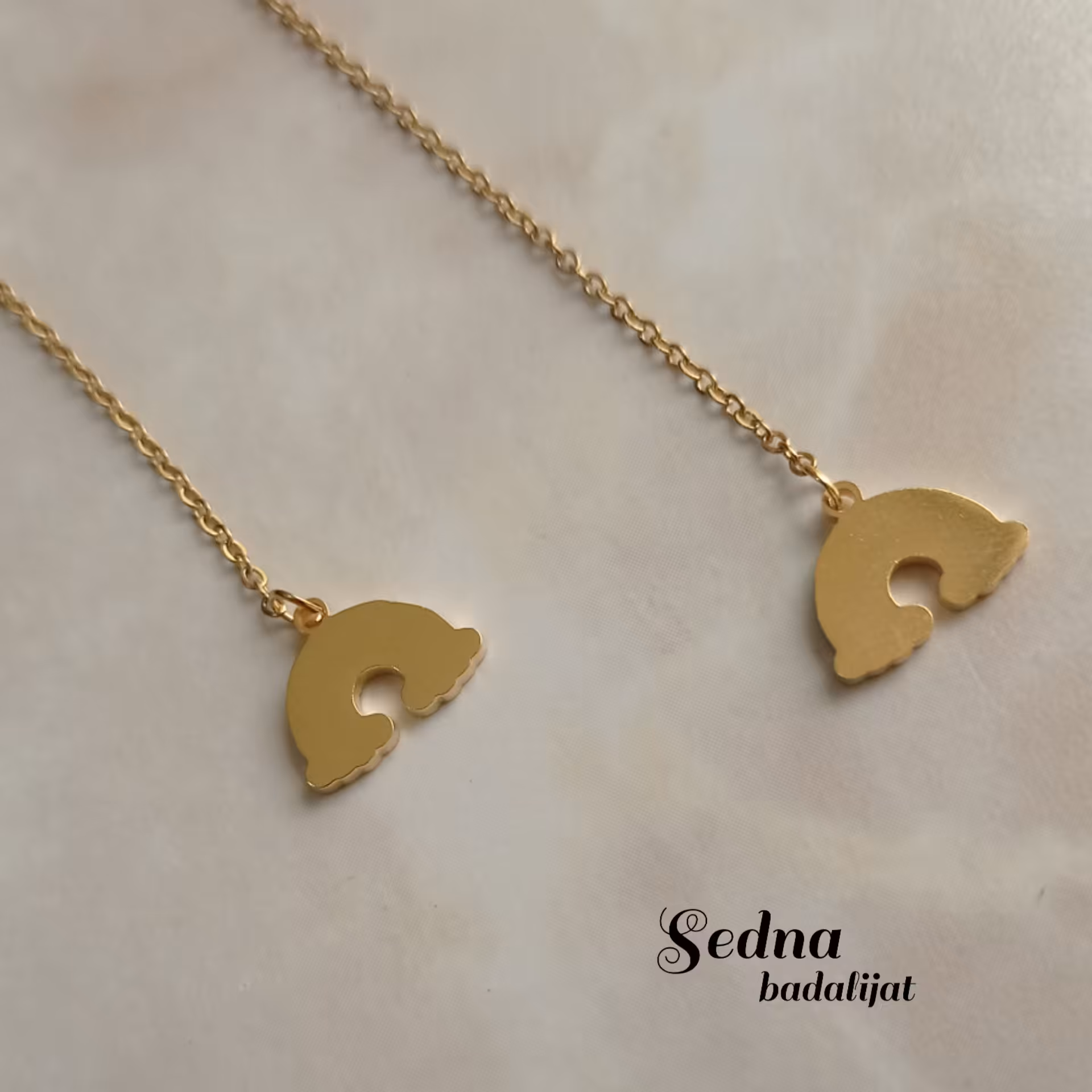 اکسسوری و بدلیجات گوشواره بخیه استیل رنگ ثابت طلایی طرح رنگین کمان