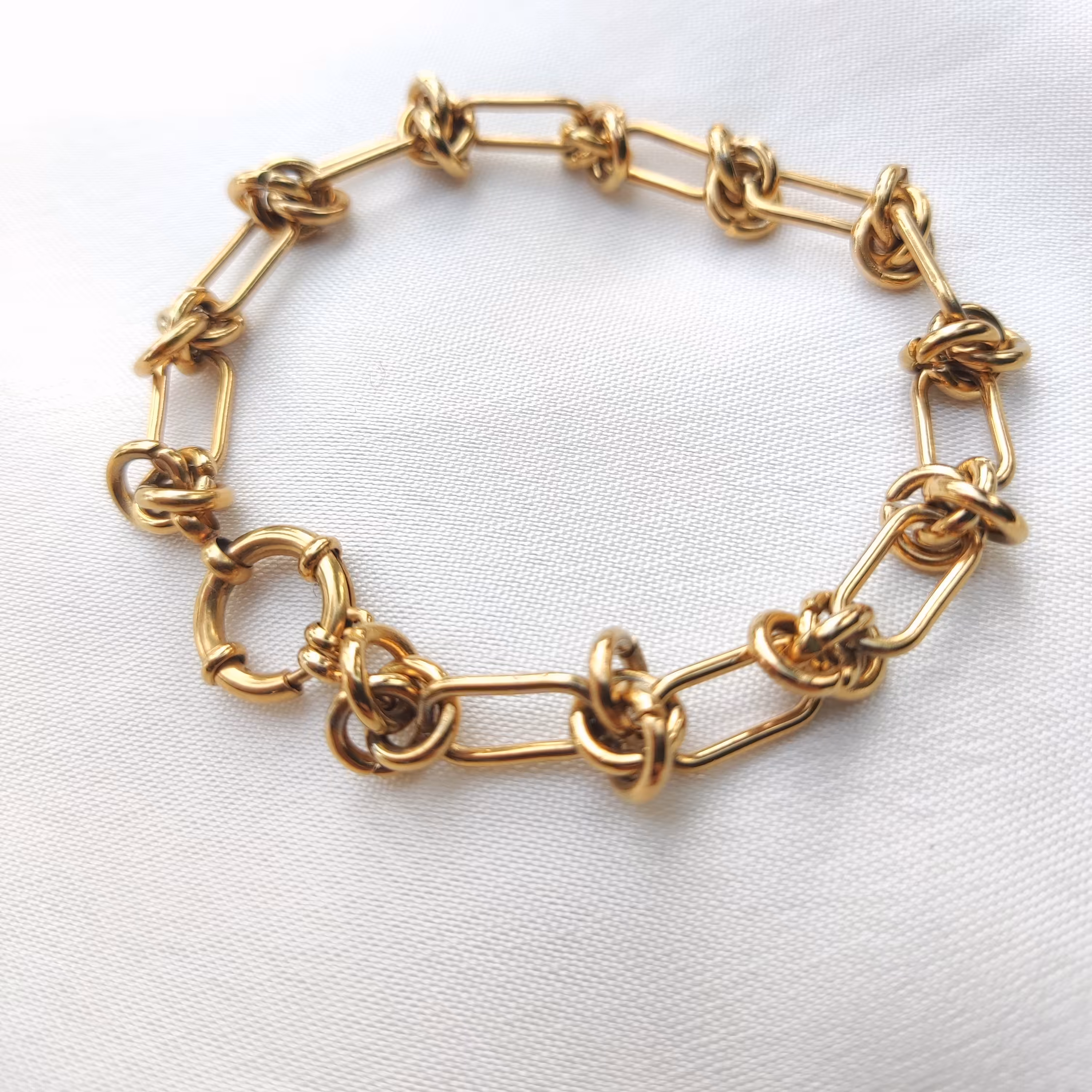 دستبند گره ای 