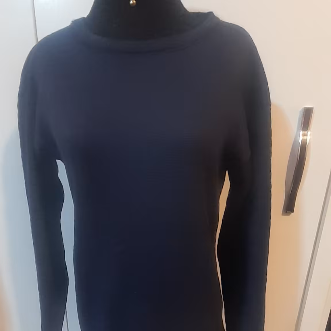 تیشرت بافت ریز بافت و بسیار گرم  اسپورت  بخاطر تک رنگ مشکی شدن دارم زیر فی میدم