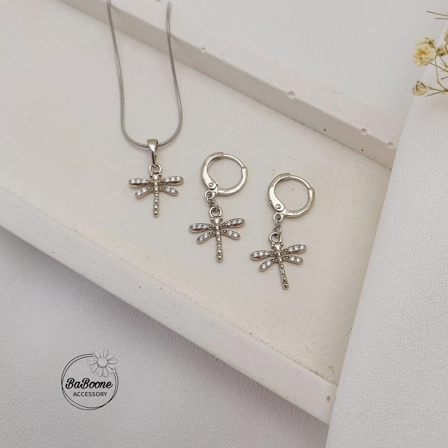 نیمست سیلور سنجاقک به همراه زنجیری ماری استیل