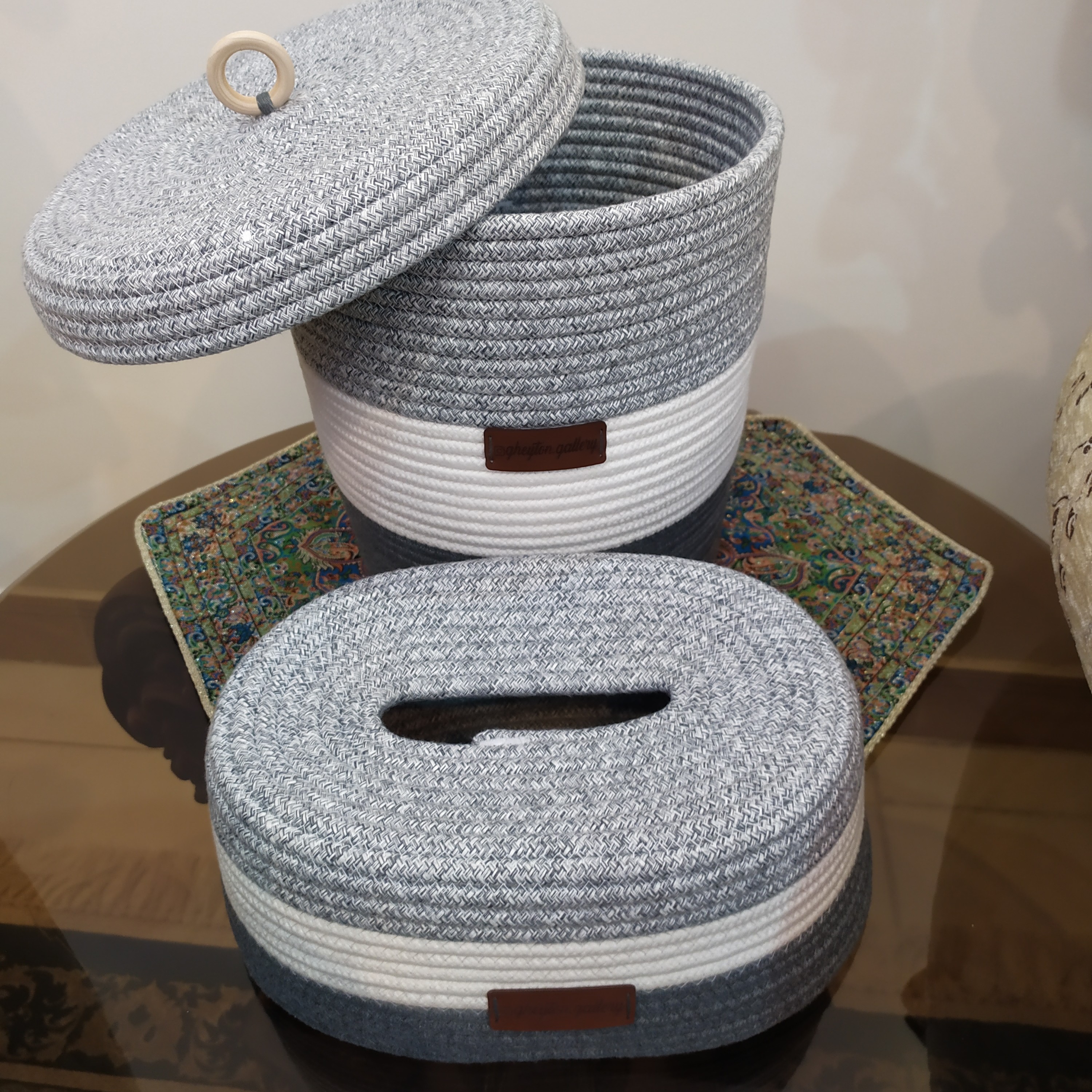 ست سطل درب دار و جادستمال کاغذی قیطان ترکیب طوسی تیره شیری و طوسی ابلغ قیطان مغزی دار با ایستایی بالا و قابل شستشو 