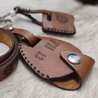 کاور سوویچ ماشین سنگین ولوو مدل FH13 دوخته شده با چرم طبیعی بزی