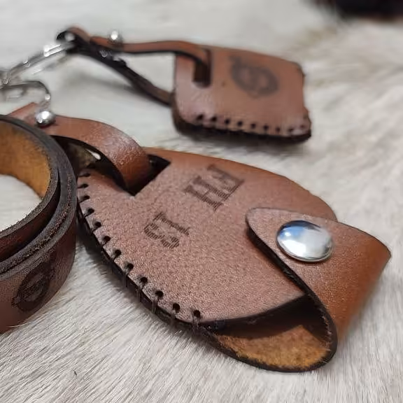 کاور سوویچ ماشین سنگین ولوو مدل FH13 دوخته شده با چرم طبیعی بزی