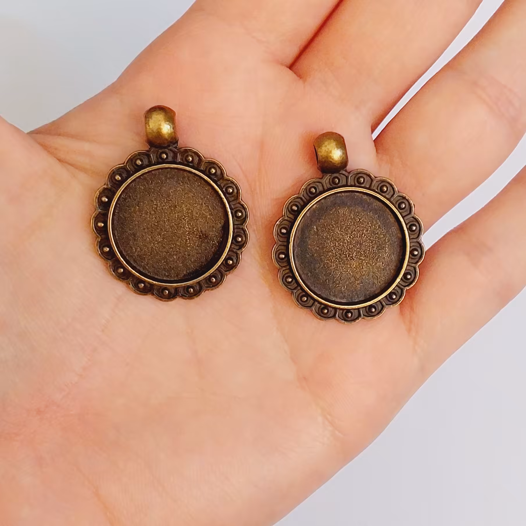 قاب رزین برنزی کد 133طول3سانت فروش دونه ای