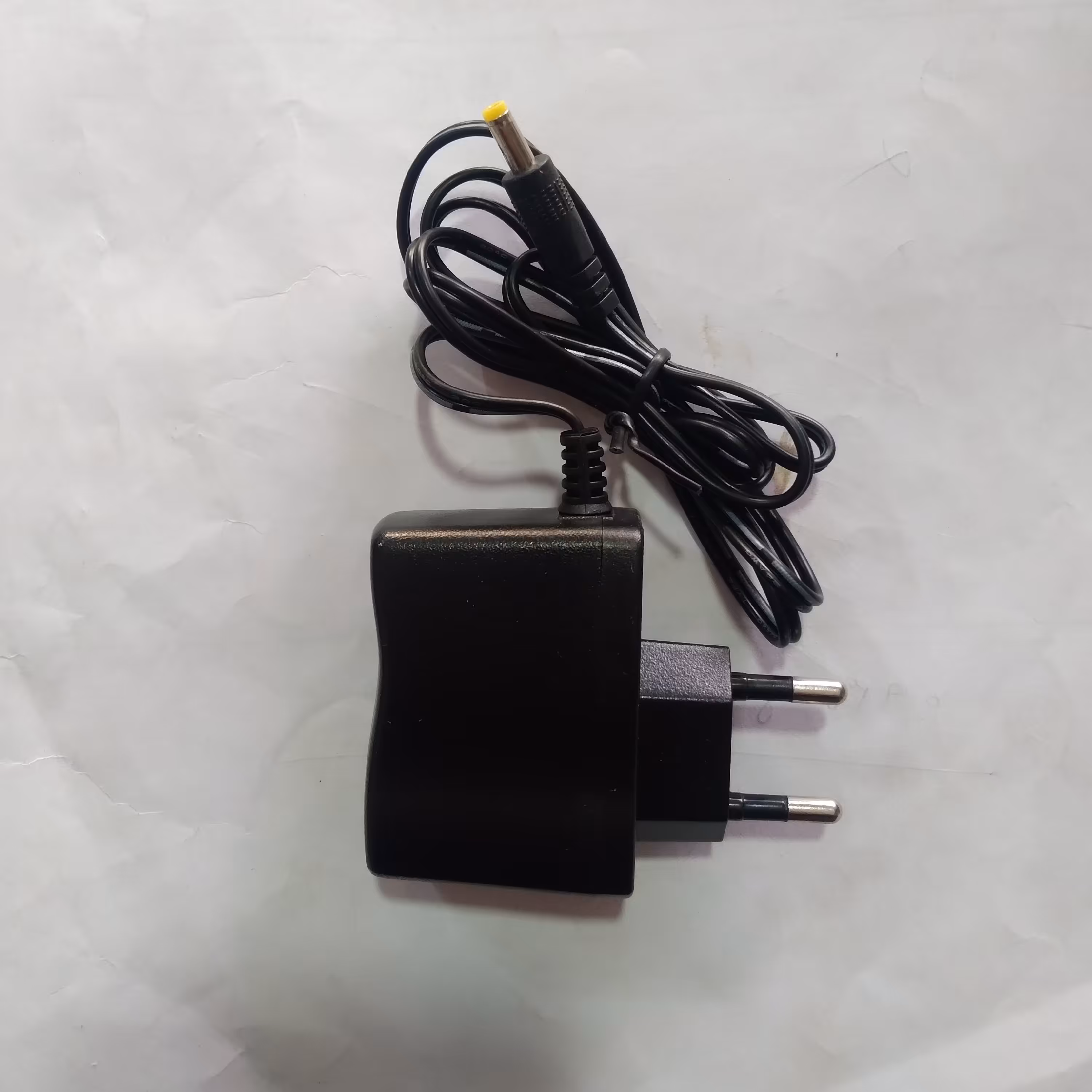 آداپتور 5 ولت 1 آمپر فیش سرزرد 