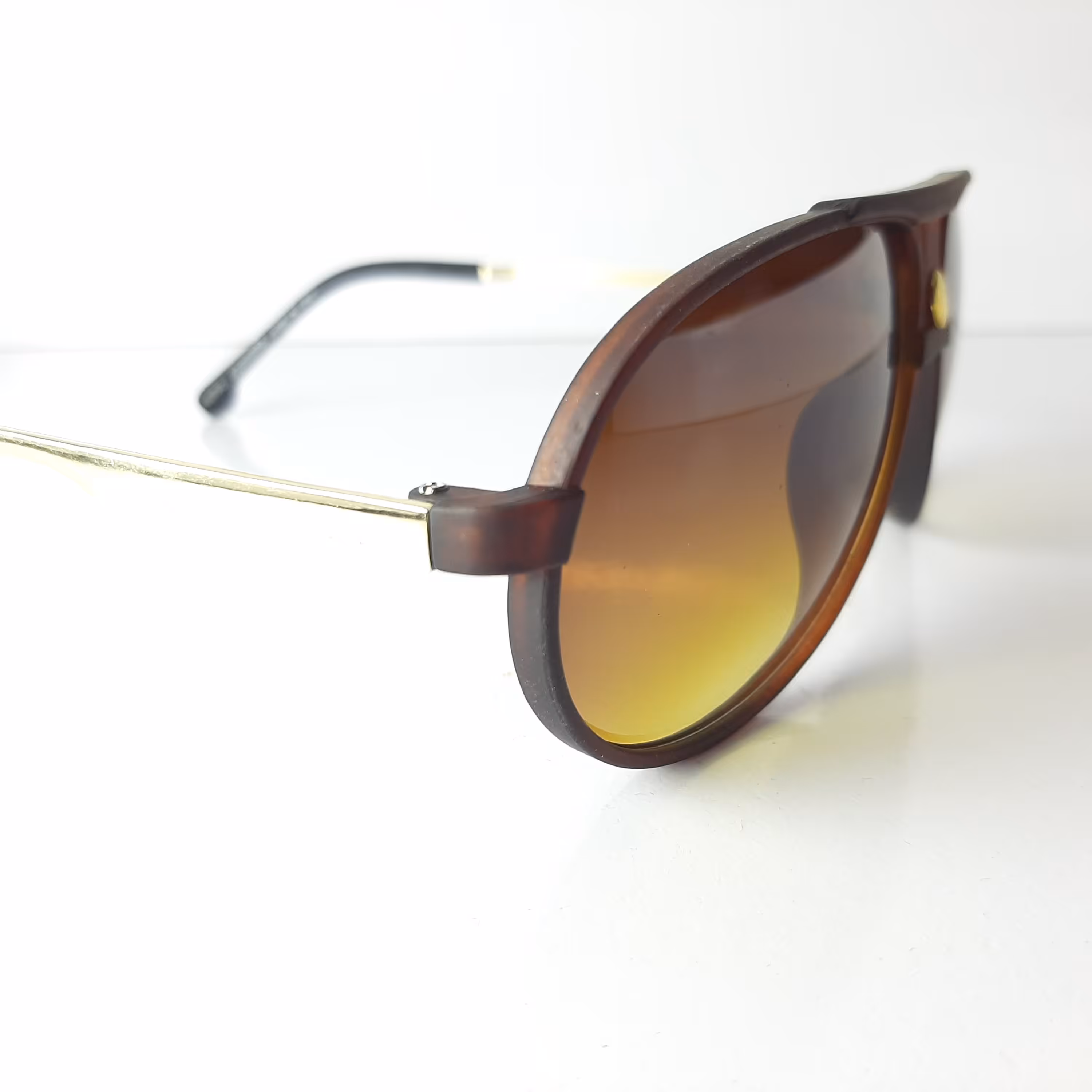 عینک آفتابی .،