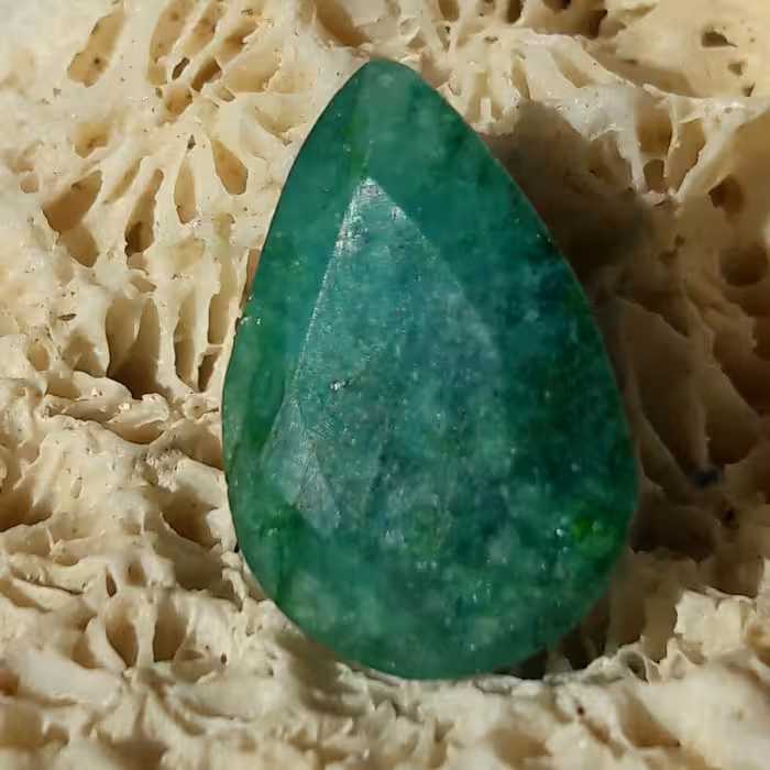 نگین زمرد جواهری اشک تراش ناب و زیبا بسیارخوشرنگ