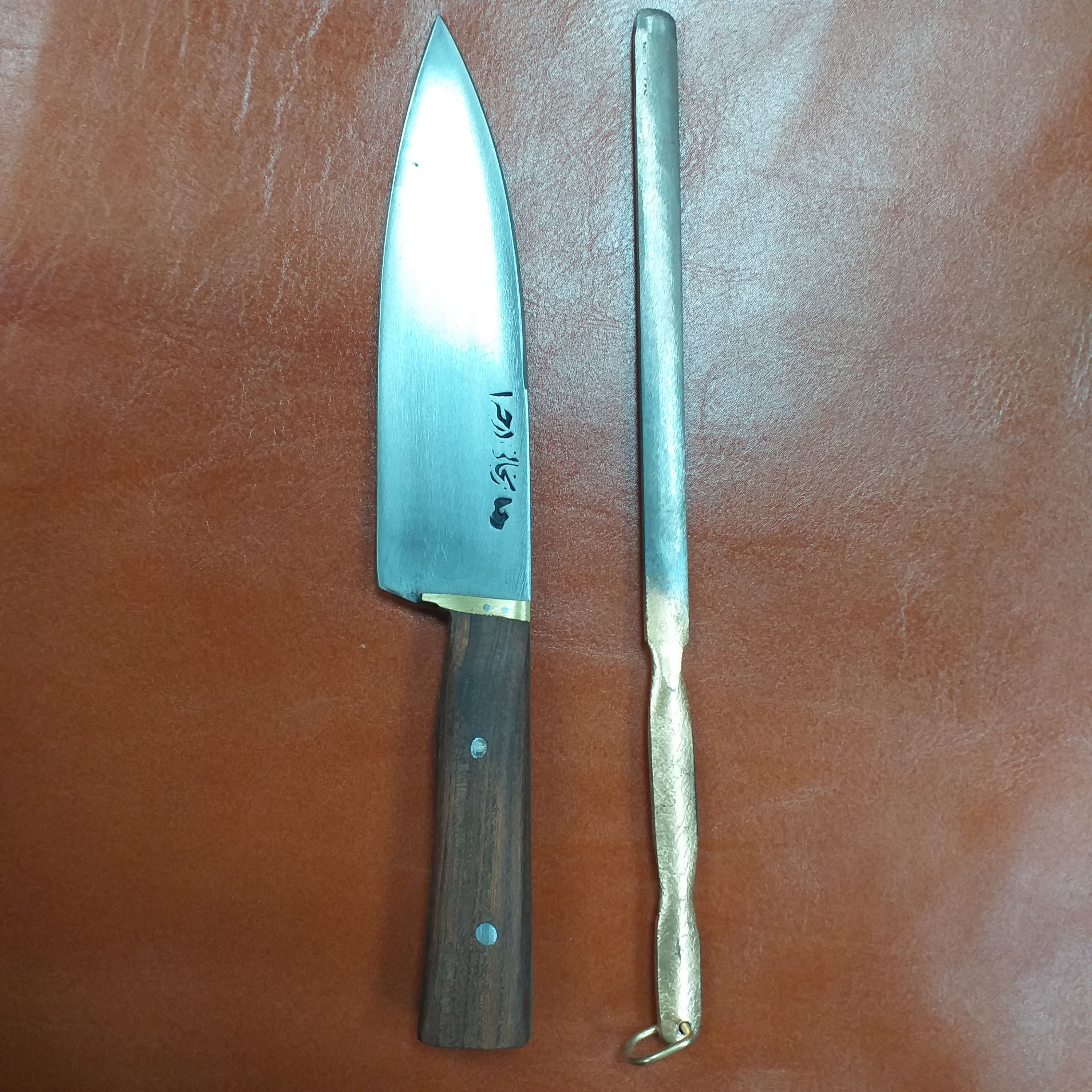 چاقو زنجان چاقو قصابی راسته ای همراه با مصقل تیزکن تیغه 18 سانت فولادفنر ماشین چاقوی زنجان چاقواصل زنجان چاقوی دست ساز