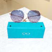 عینک افتابی Dior چند ضلعی سایز  متوسط رو به بزرگ رنگ صورتی و رزگلد جنس فریم فلزی uv400 پلاریزه HD  اب گریز 